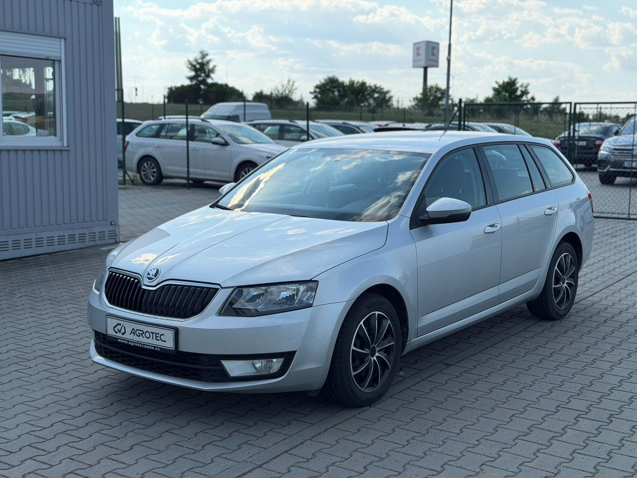 Škoda Octavia, 1.6 TDI 77 kW Ambition - fotka 3