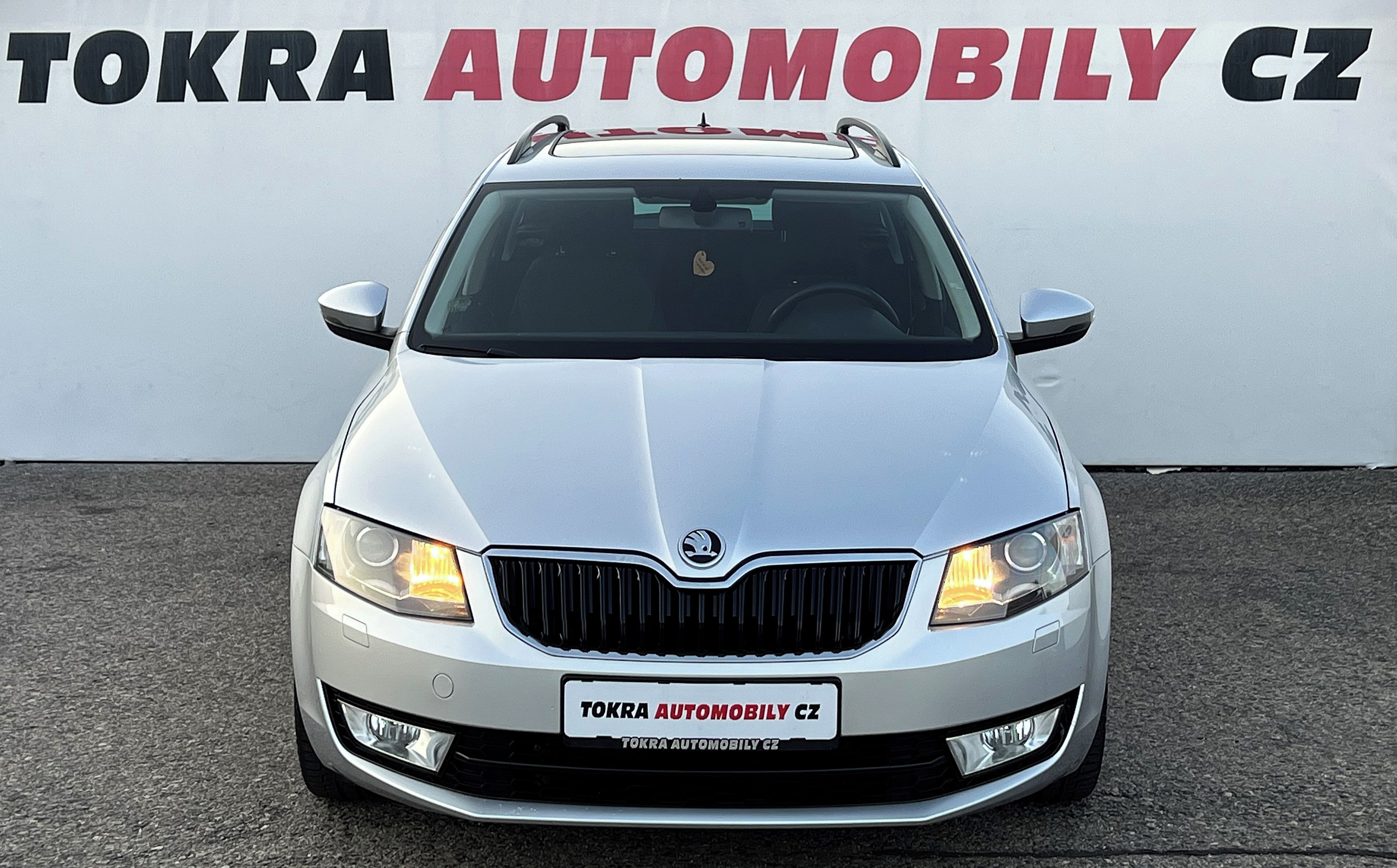 Škoda Octavia, 2.0TDI DSG Navigace Xenon R18 - fotka 2
