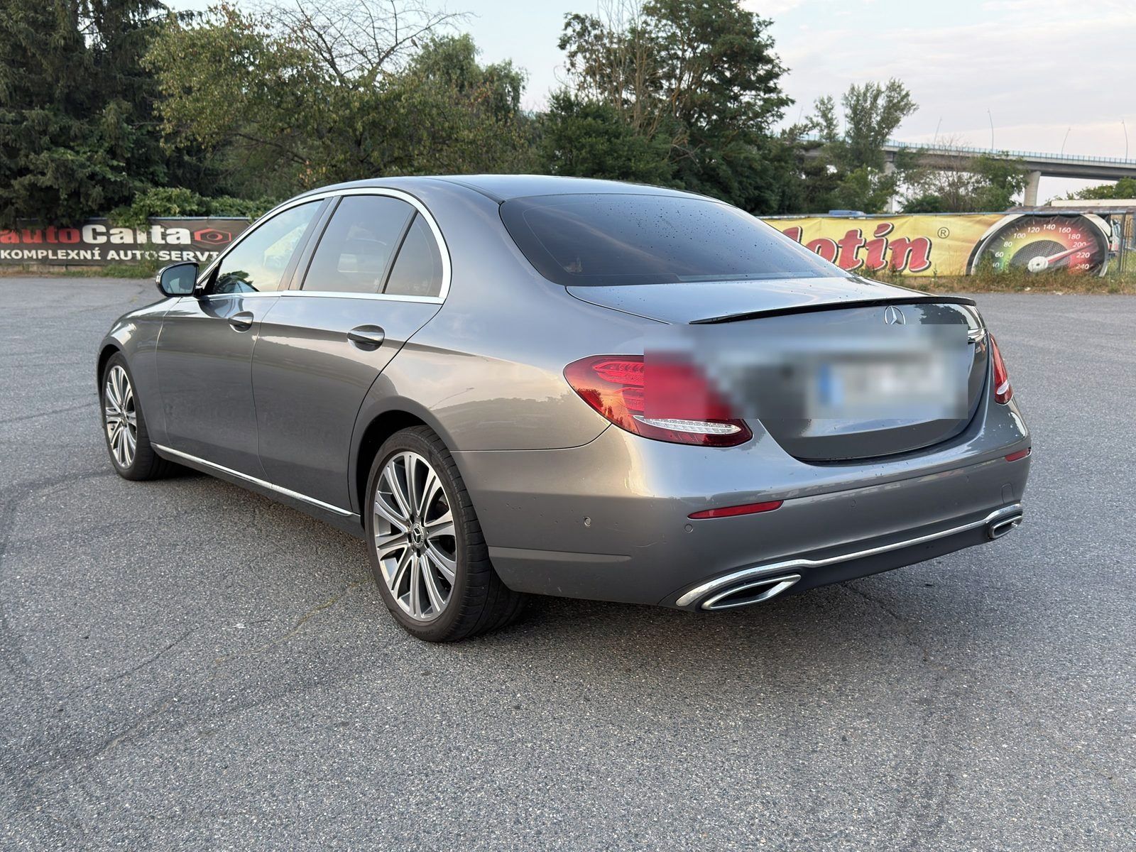 Mercedes-Benz Třídy E, ODPOČTOVÝ Mercedes-Benz E 220 - fotka 3