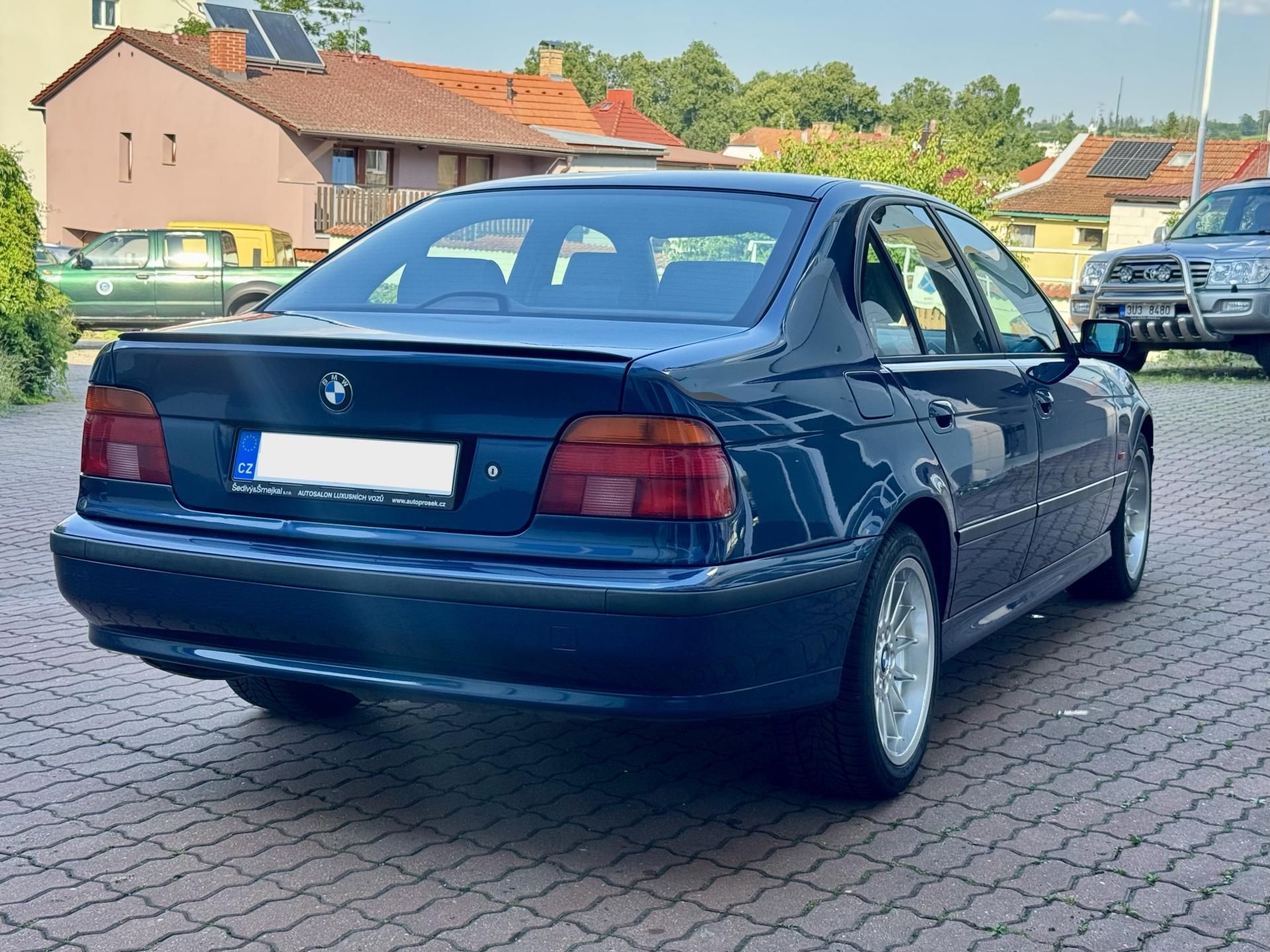 BMW Řada 5, 528i manuál RWD ČR - fotka 4