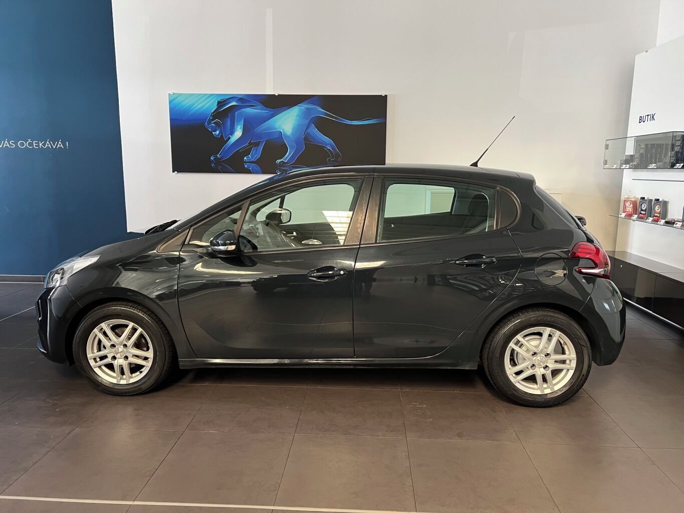 Peugeot 208, Active Pure Tech 1.2 benzín MA - fotka 4