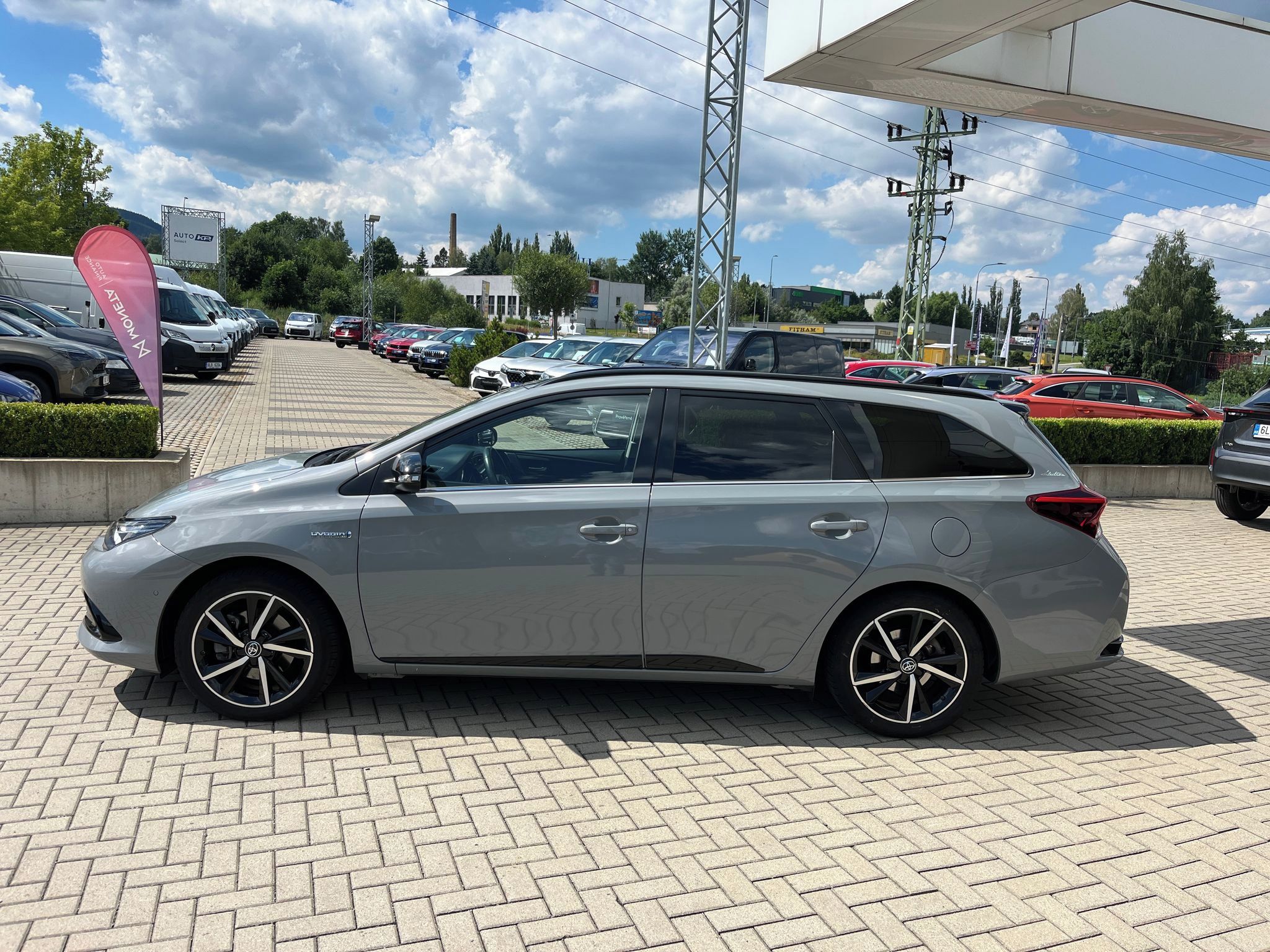 Toyota Auris, 1.8 Hybrid e-CVT Selection TS - fotka 3