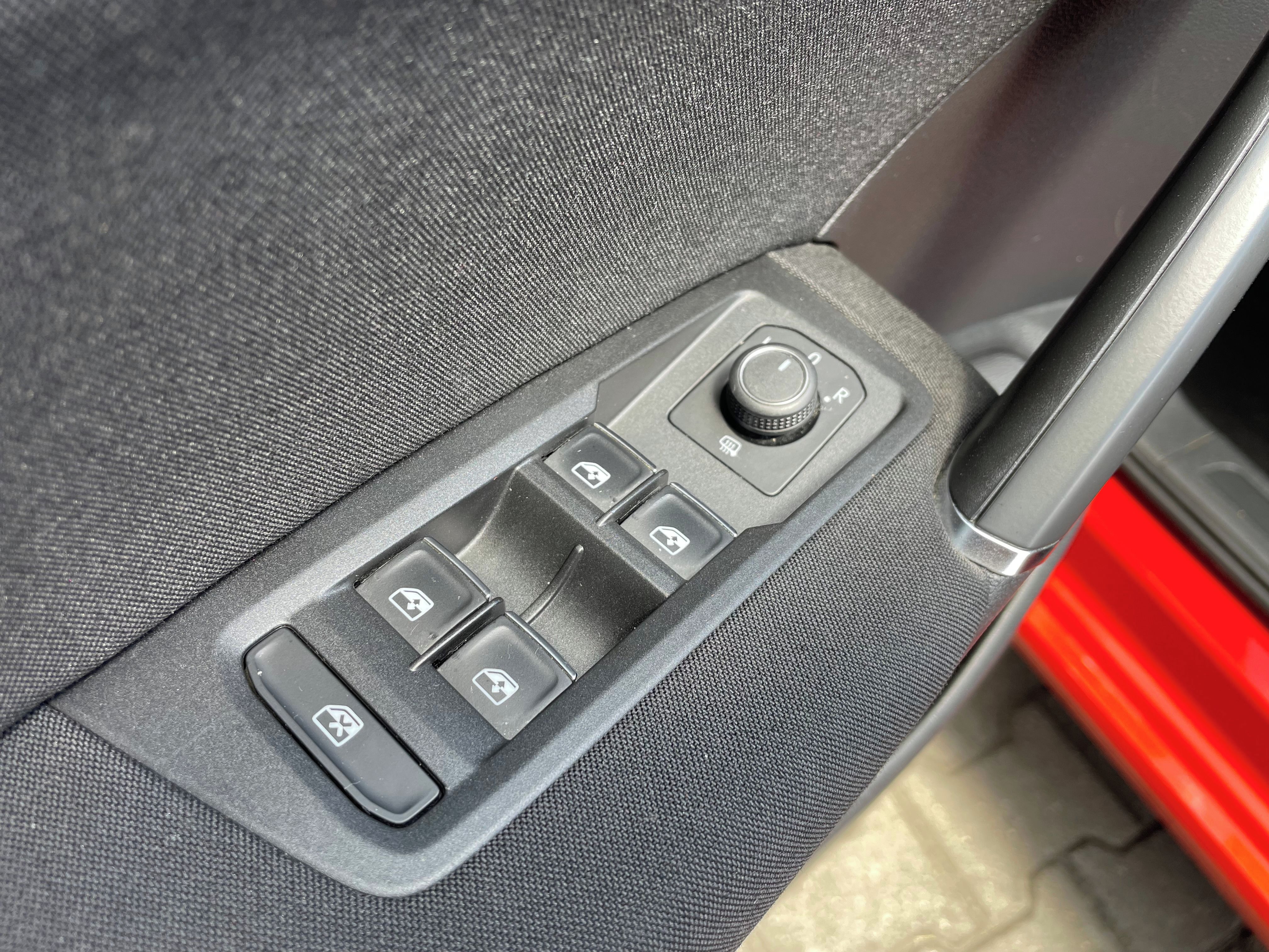 Volkswagen Touran, 1.2 TSI 81kW 7 míst - fotka 4