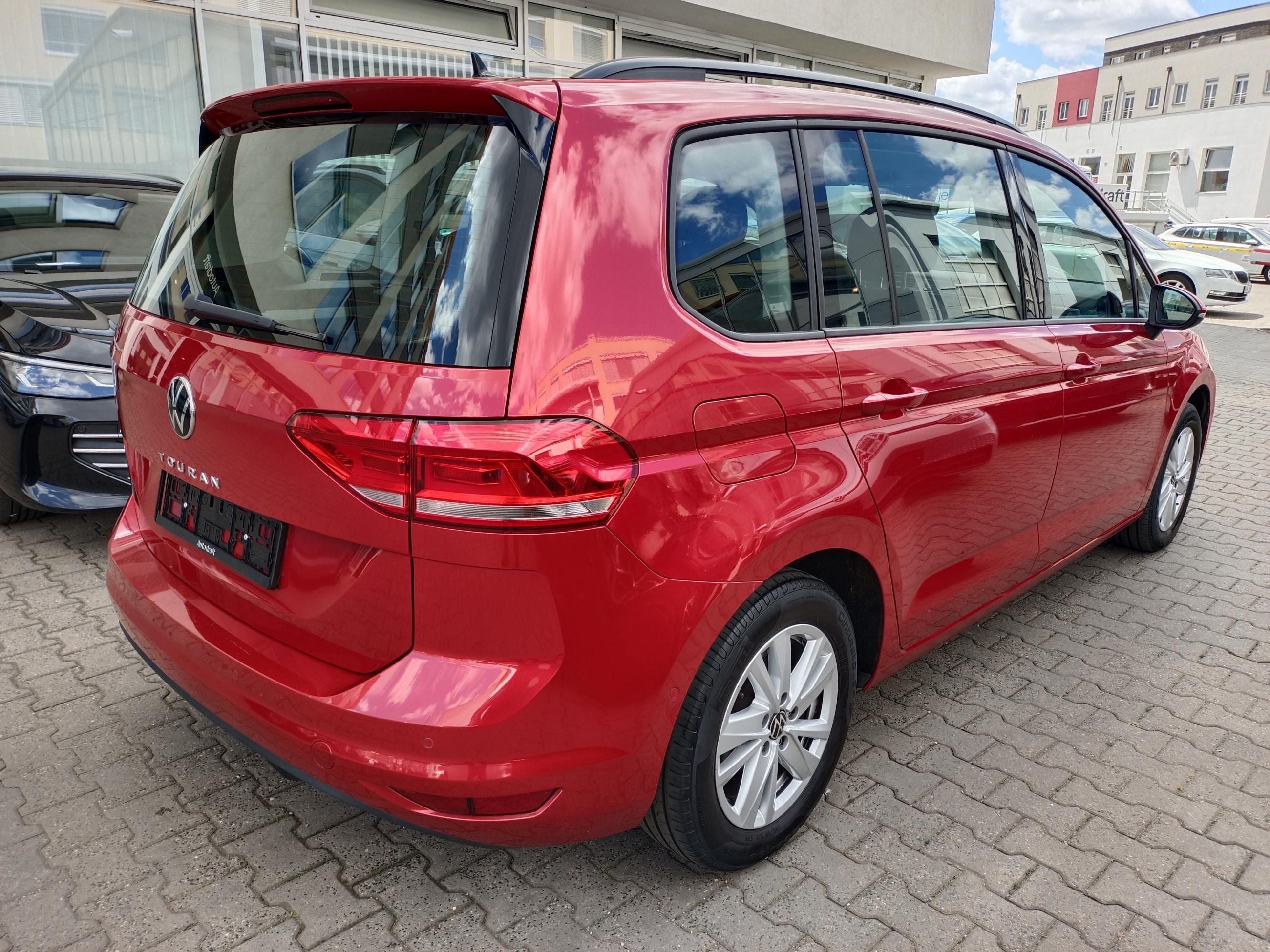 Volkswagen Touran, 2.0 TDI 110kW DSG / ALU 16" - fotka 6
