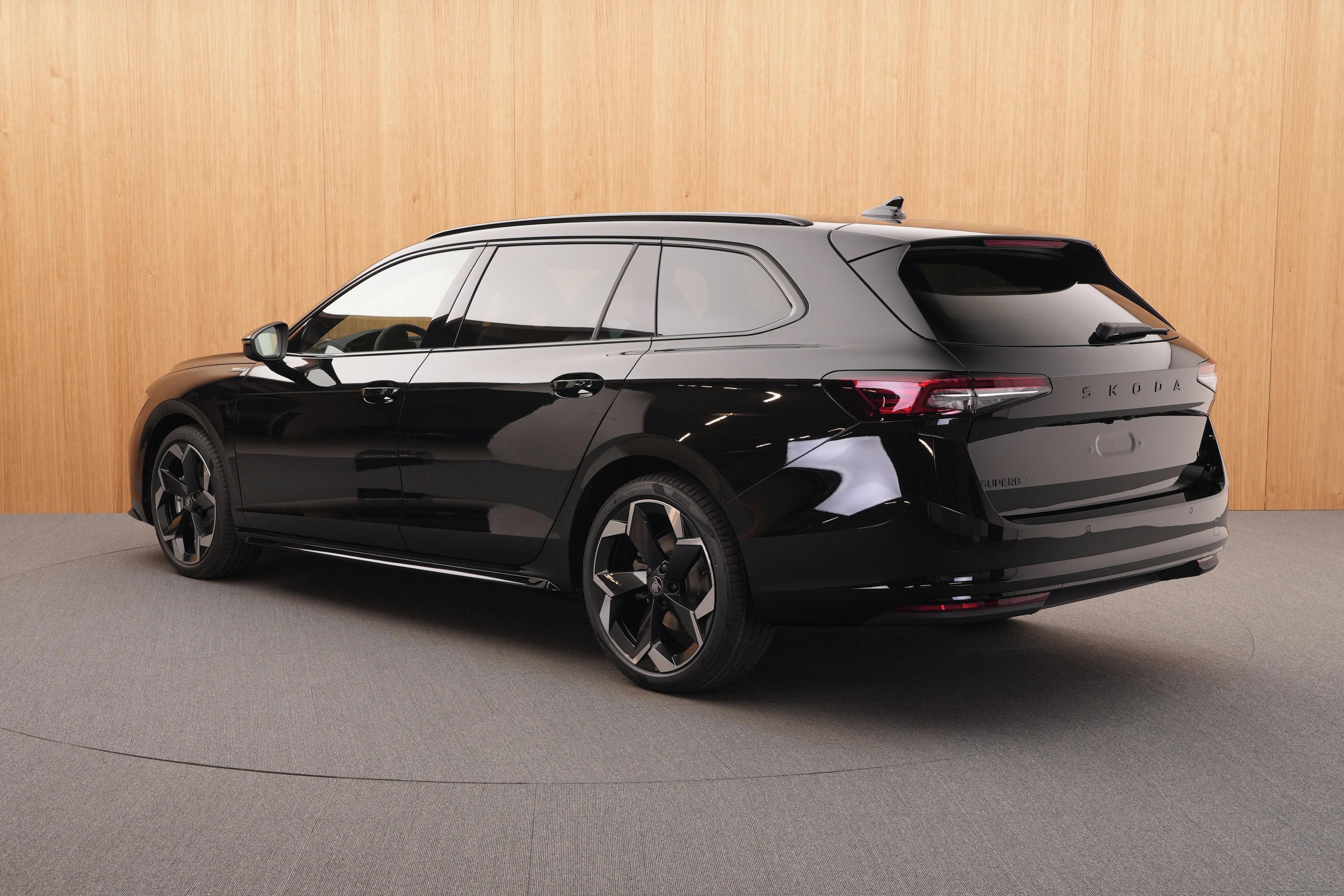 Škoda Superb, Sportline 2.0 TDI 4x4 DSG - fotka 3
