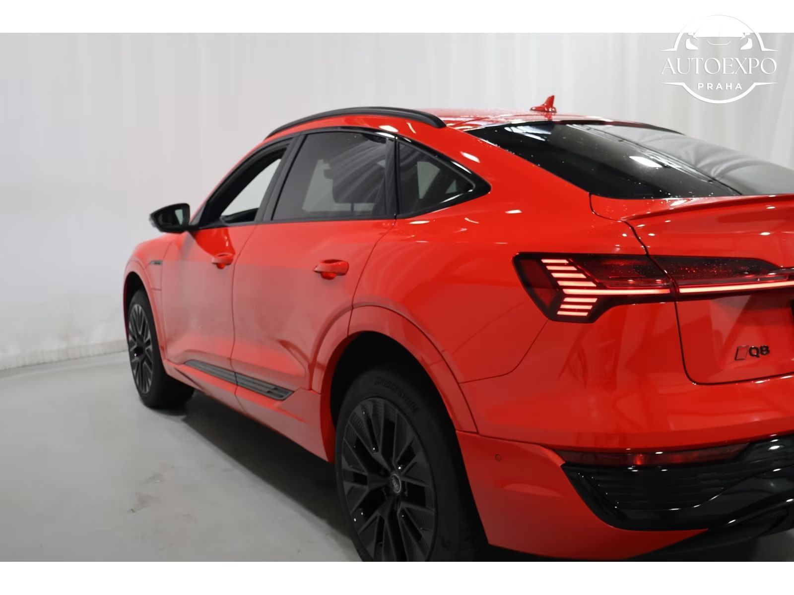Audi Q8 e-tron, Sportback 55 quattro S line - fotka 3