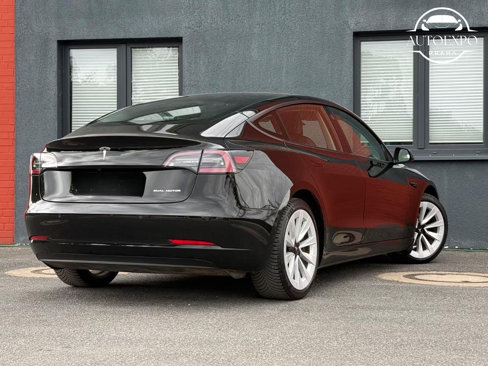 Tesla Model 3, Long Range Dual AWD - fotka 3