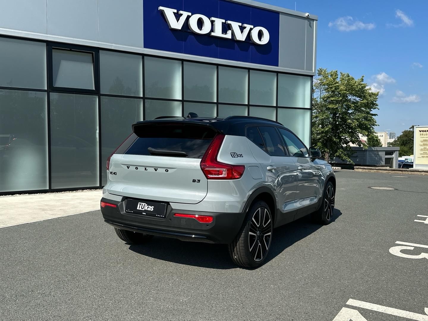 Volvo XC40, 2.0B3 120kW ULTRA BLACK EDITIO - fotka 6