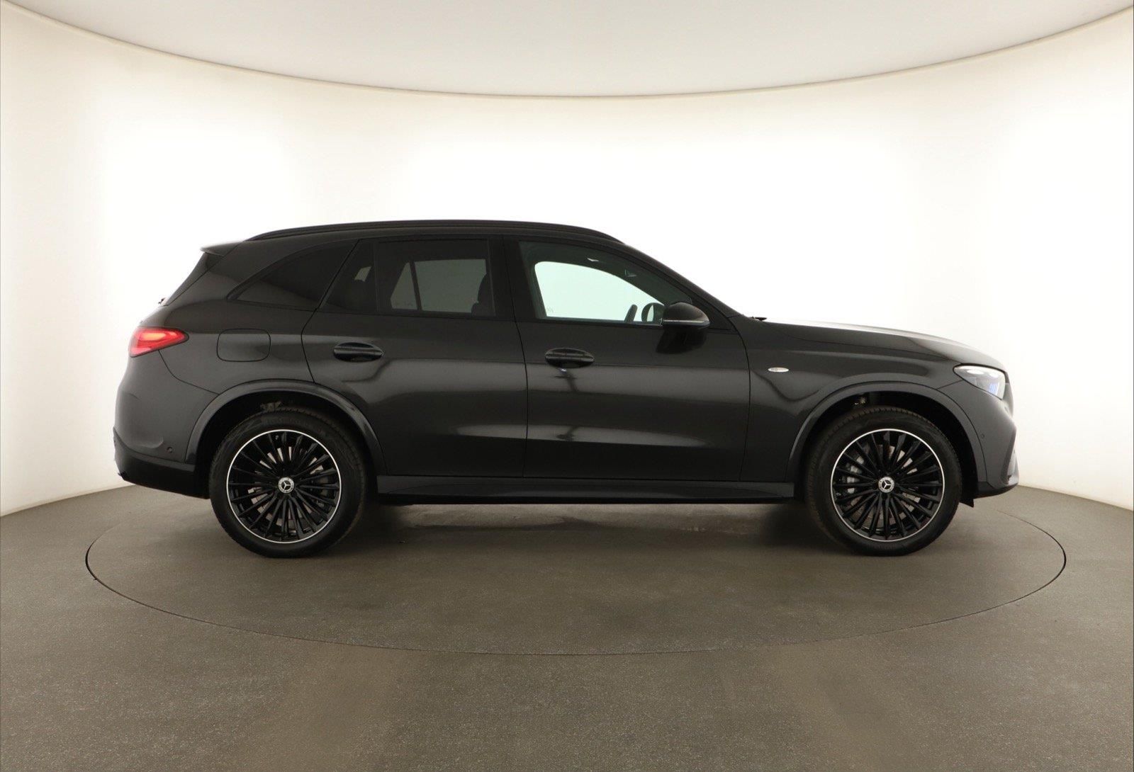 Mercedes-Benz GLC, 300 de 4MATIC, AMG LINE, PHEV - fotka 6