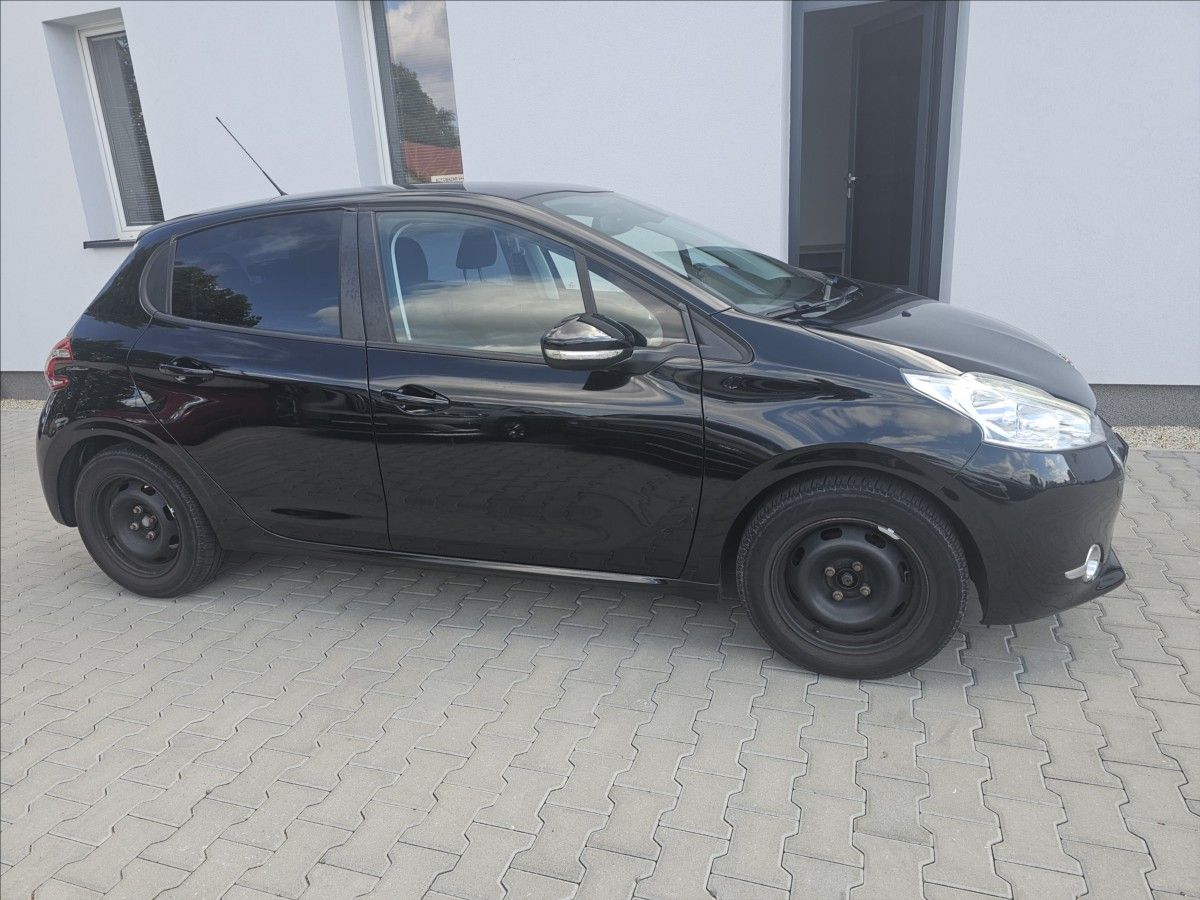 Peugeot 208, 1,2 i Actice klima - fotka 5