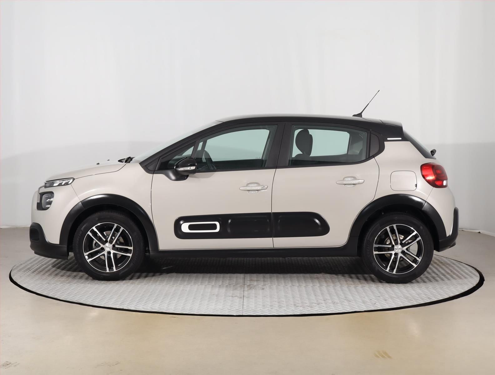 Citroën C3, 1.2 PureTech, Serv.kniha - fotka 3