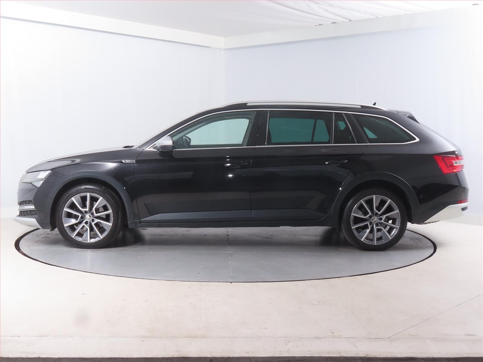 Škoda Superb, 2.0 TDI, Scout, 4X4, Automat - fotka 3