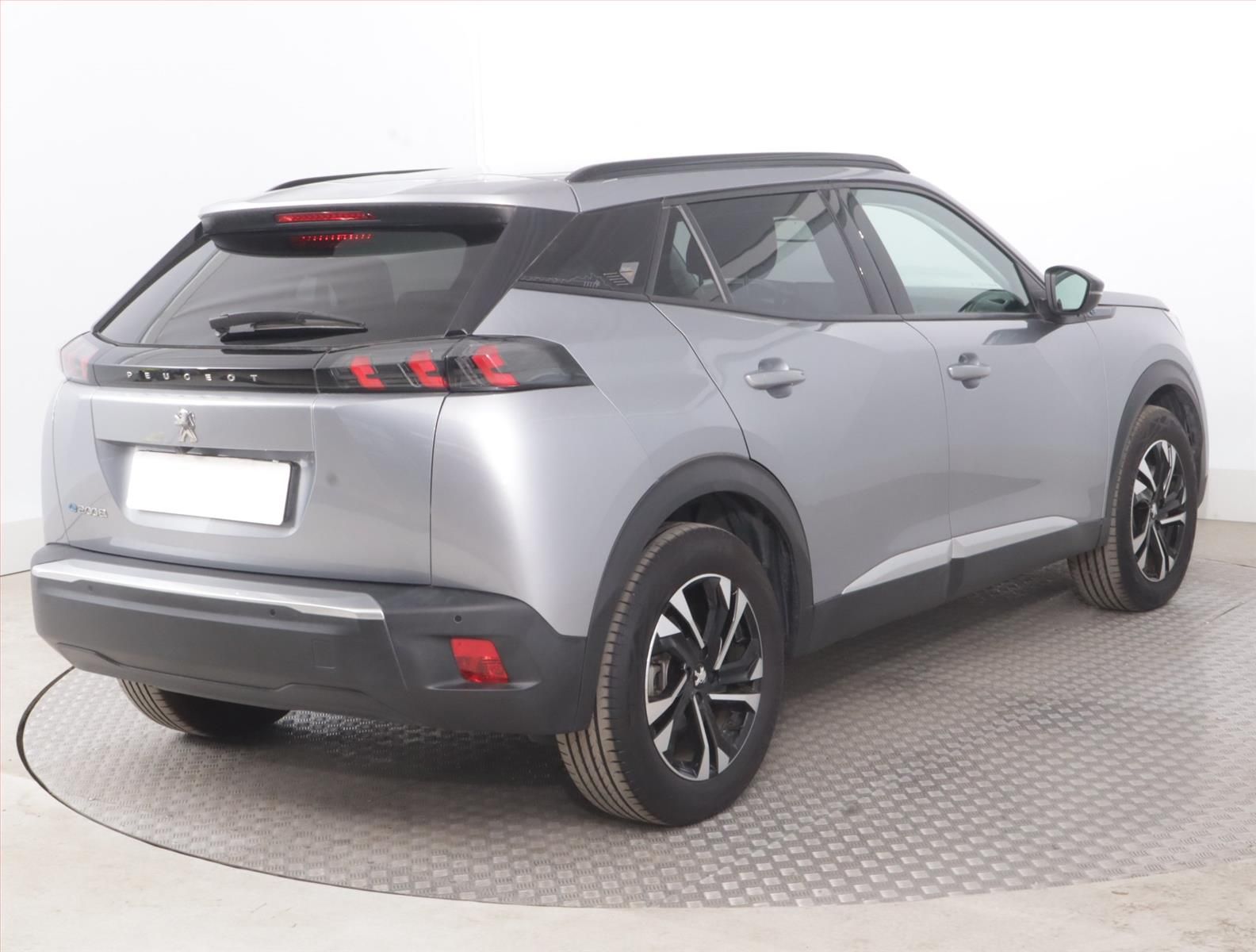 Peugeot 2008, 50 kWh, SoH 92%, Automat - fotka 5