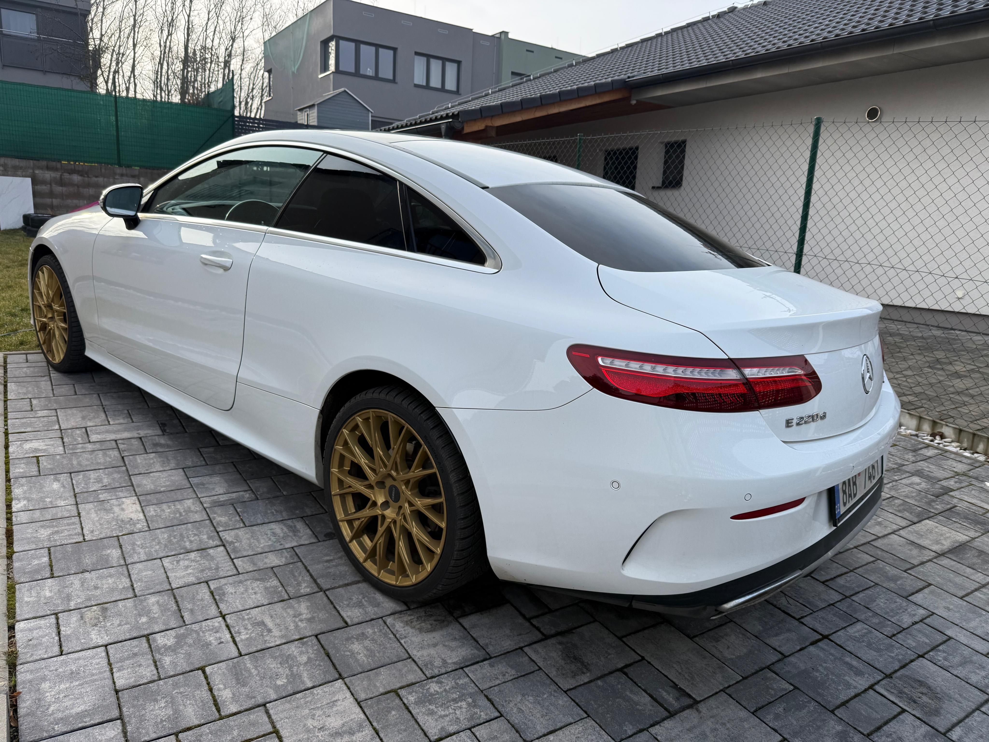 Mercedes-Benz Třídy E, 220d 4matic AMG - fotka 6