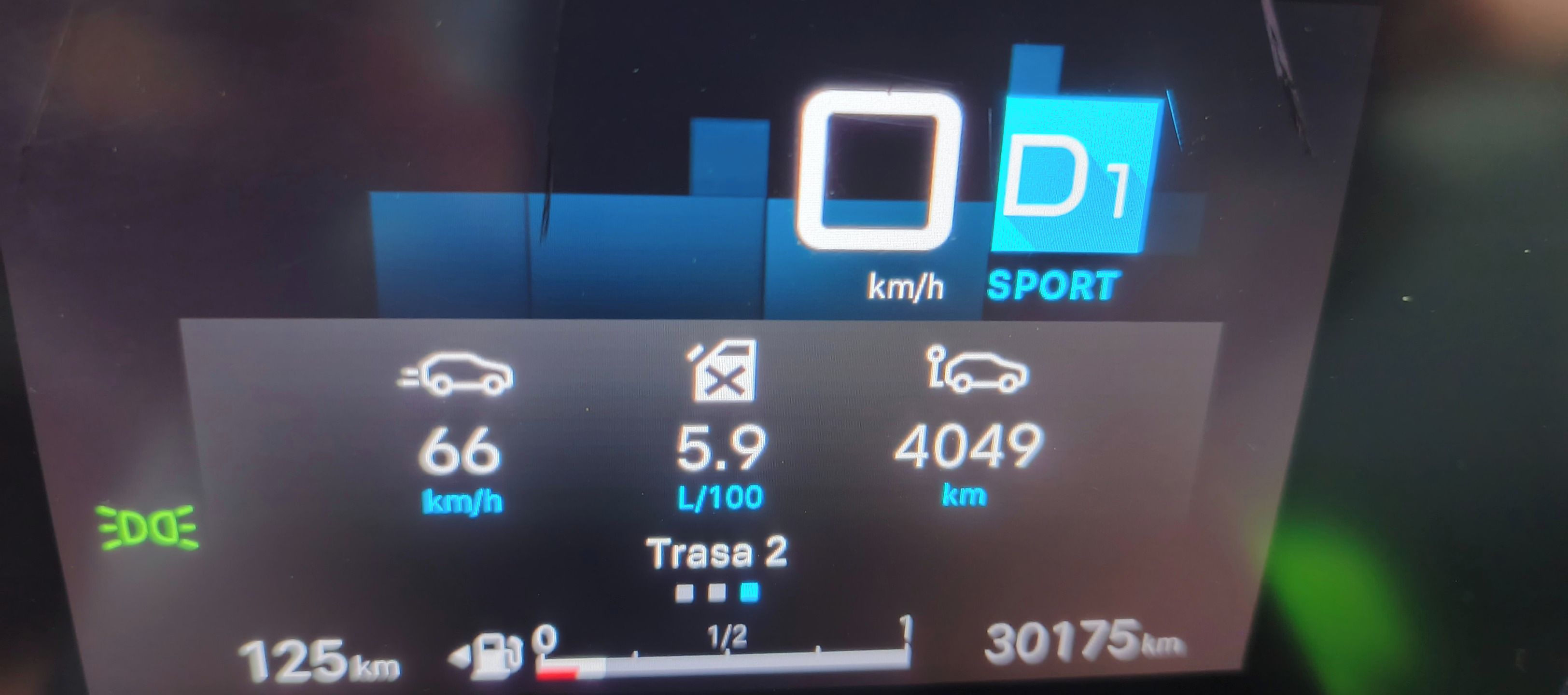Citroën C4 X, 1.2 PureTech 130 výbava Shine - fotka 4