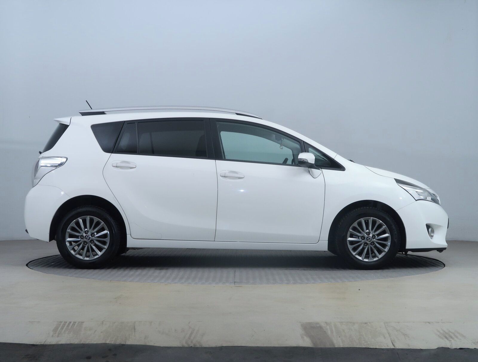 Toyota Verso, 1.6 D-4D, NOVÁ CENA - fotka 6