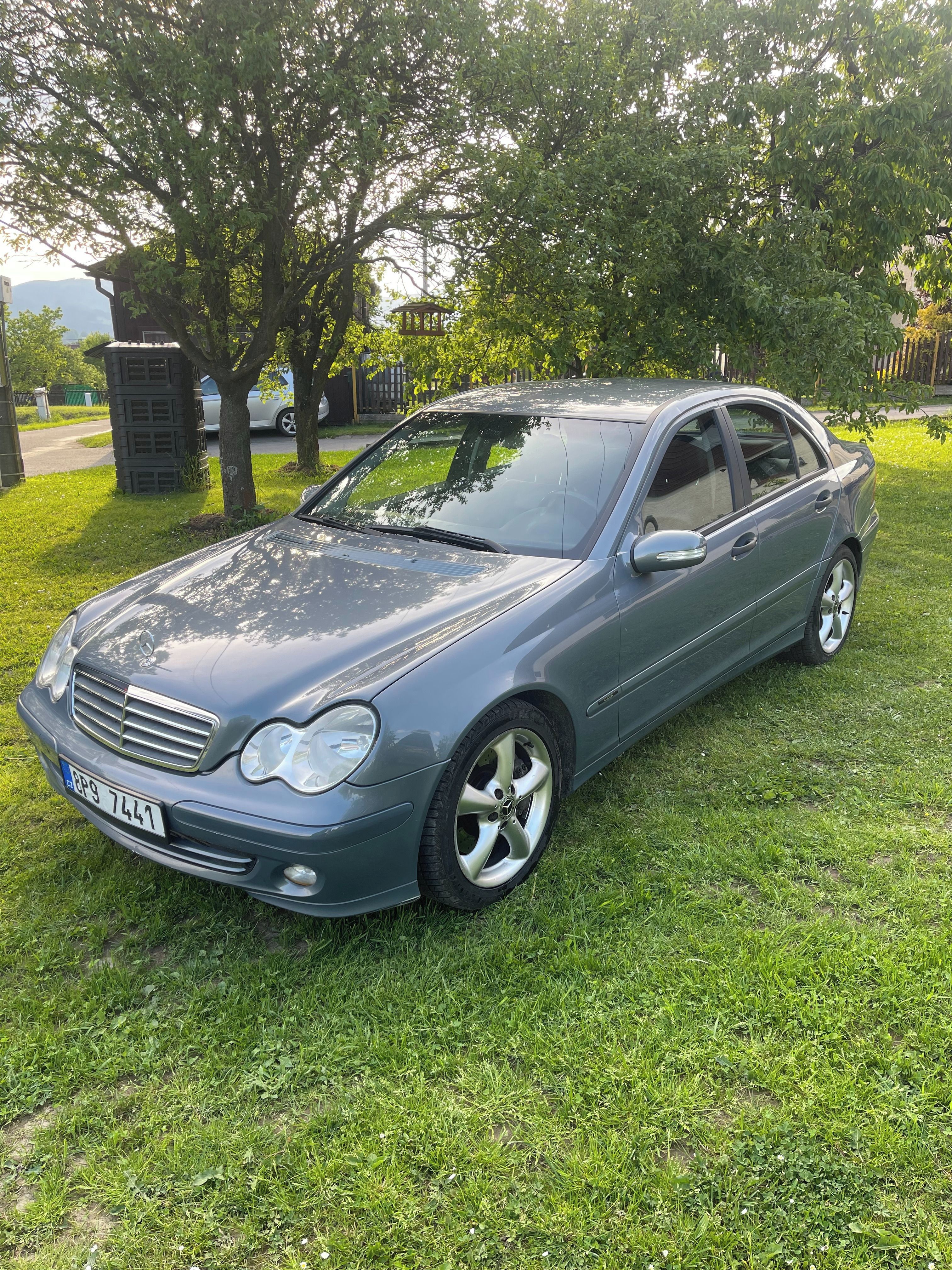 Mercedes-Benz Třídy C, 220 CDI   110 KW - fotka 2