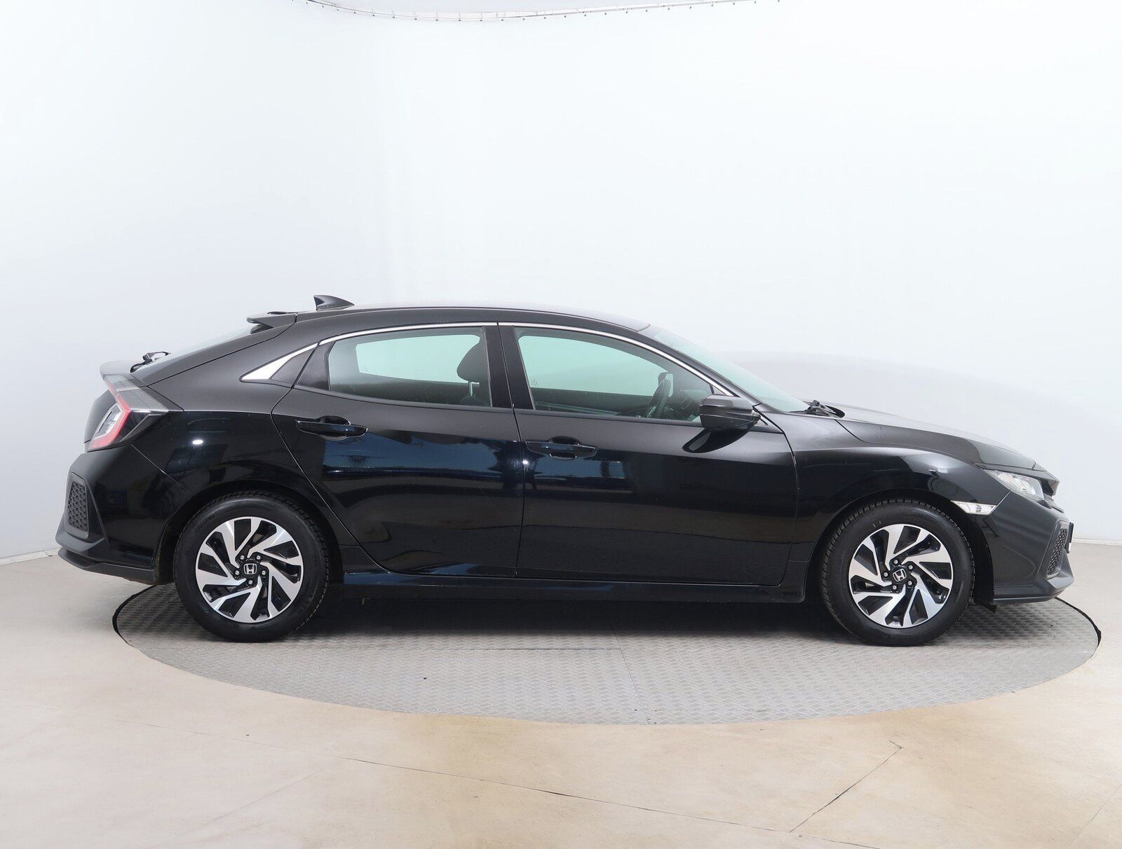 Honda Civic, 1.0 VTEC Turbo, ČR,1.maj - fotka 6