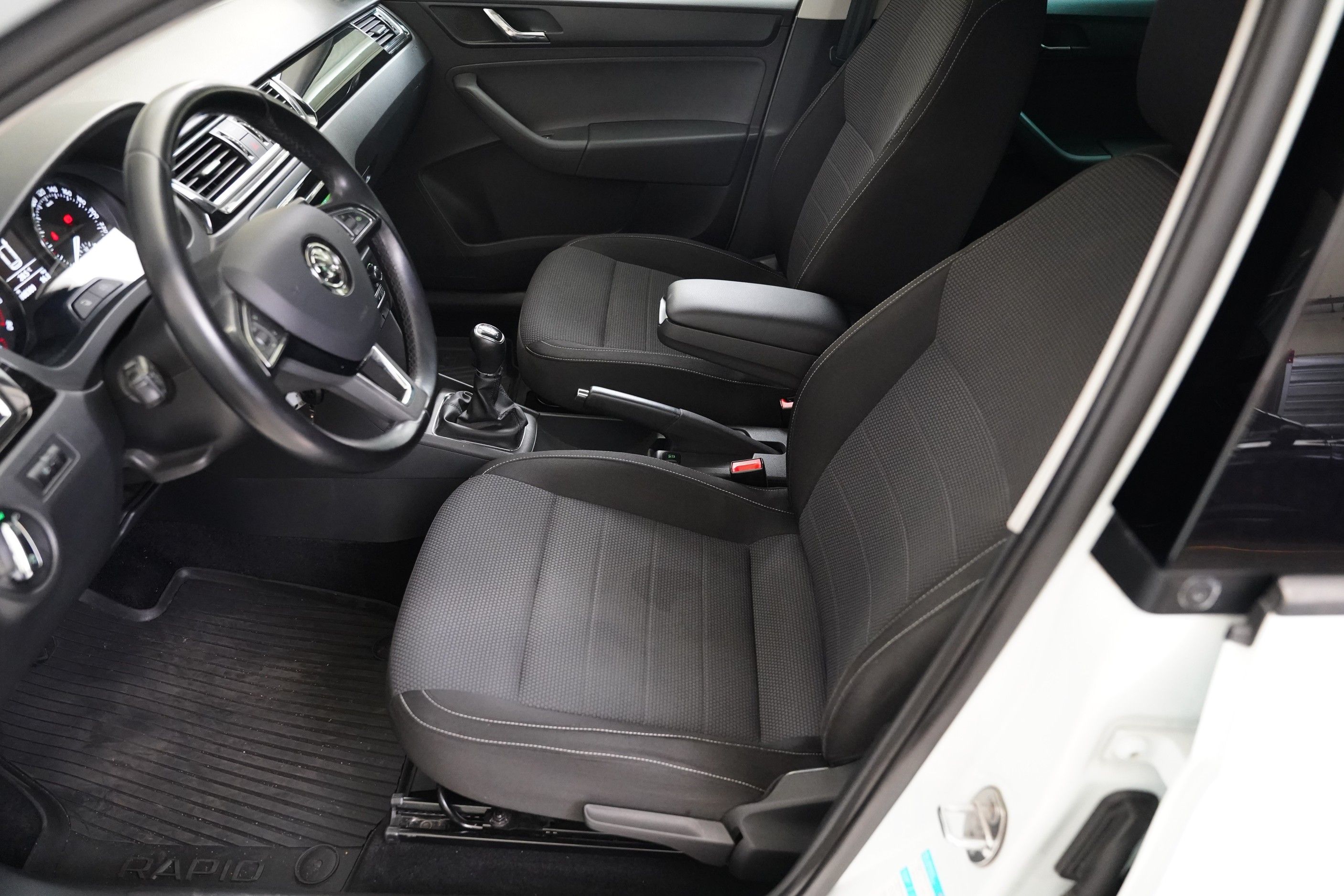 Škoda Rapid, 1.2 TSI 63 kW Elegance - fotka 6