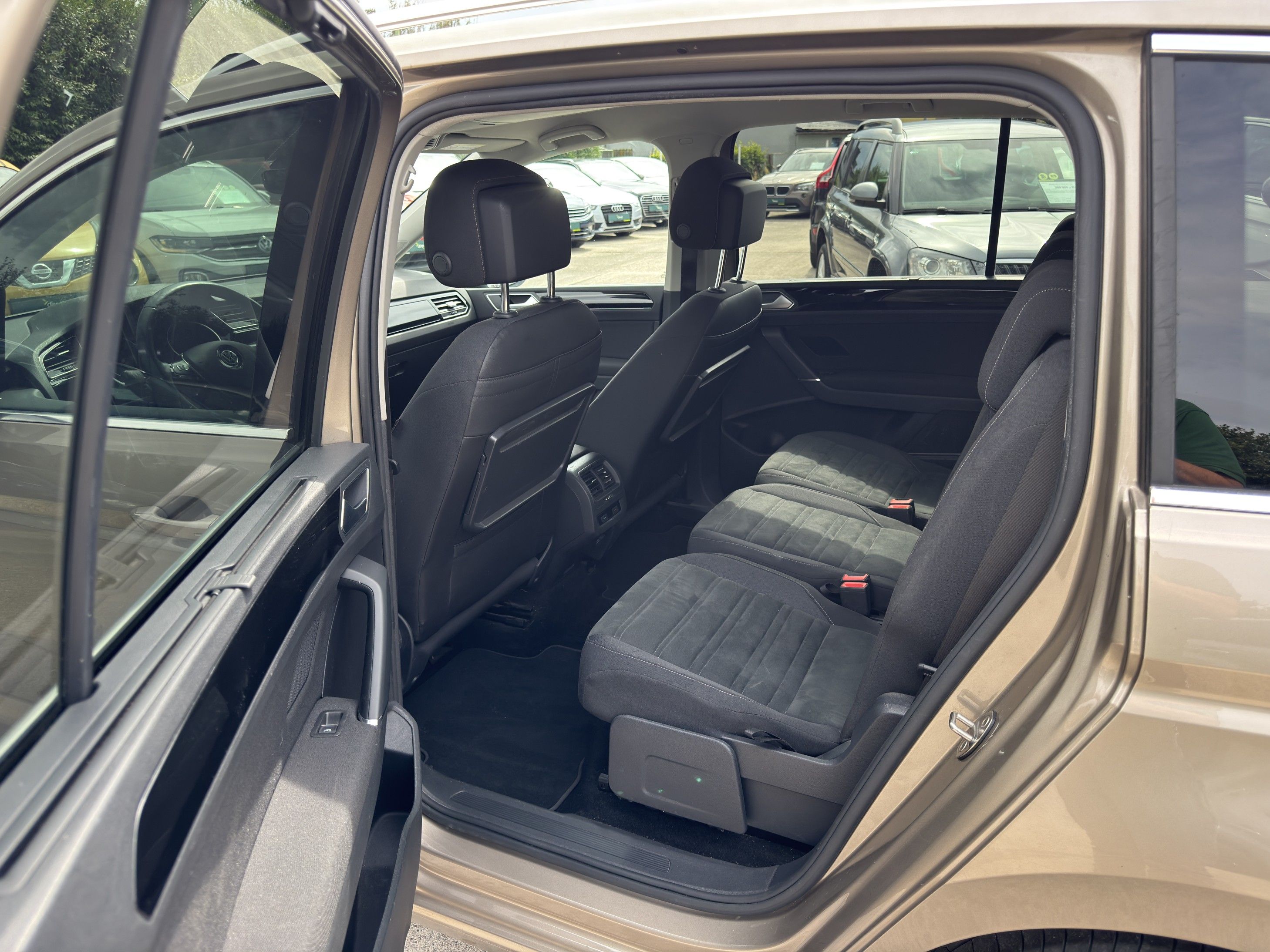 Volkswagen Touran, 1.4 TSi 110 kW Highline - fotka 5