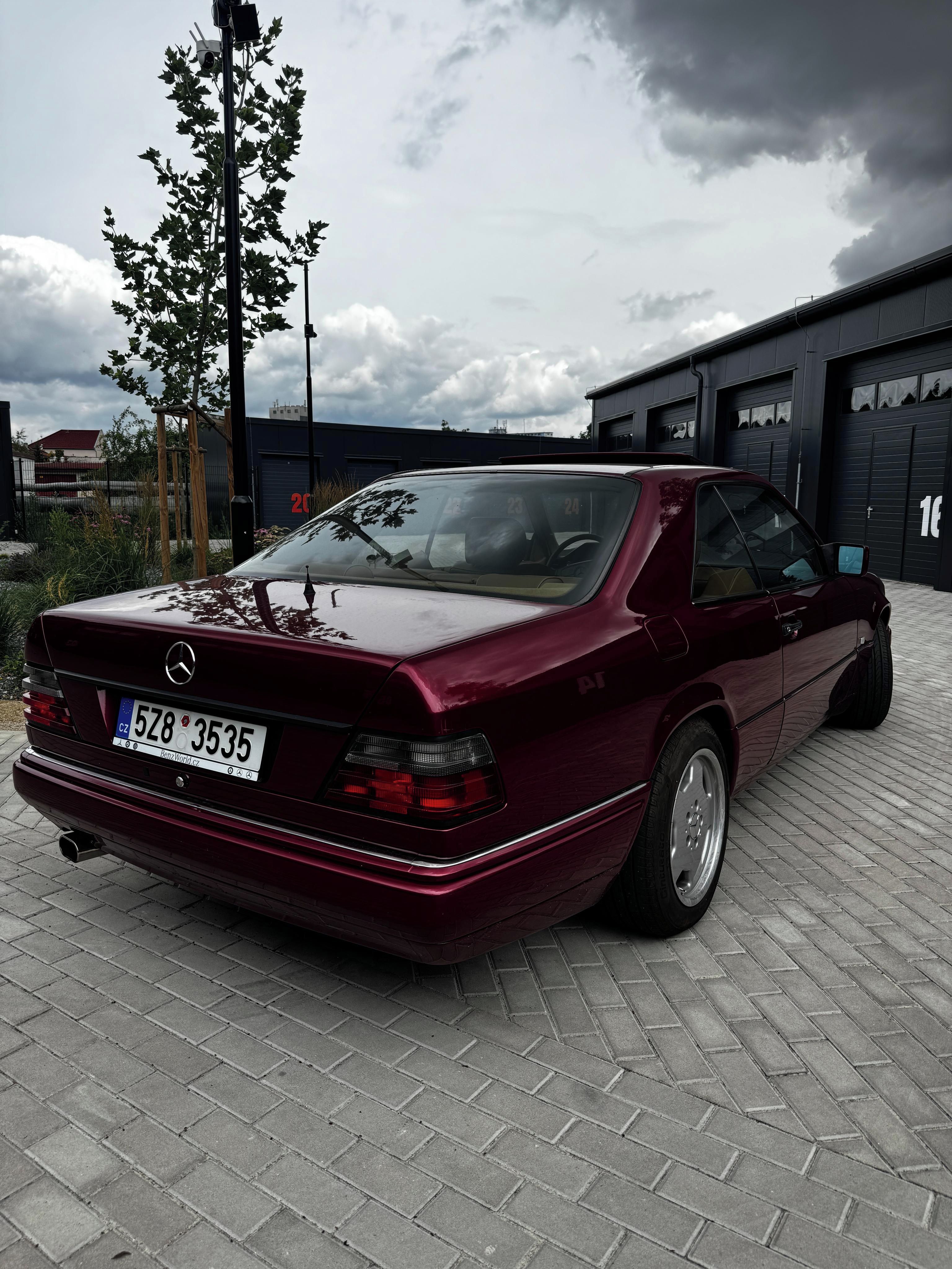 Mercedes-Benz Třídy E, Mercedes-Benz W124 , E200 - fotka 3