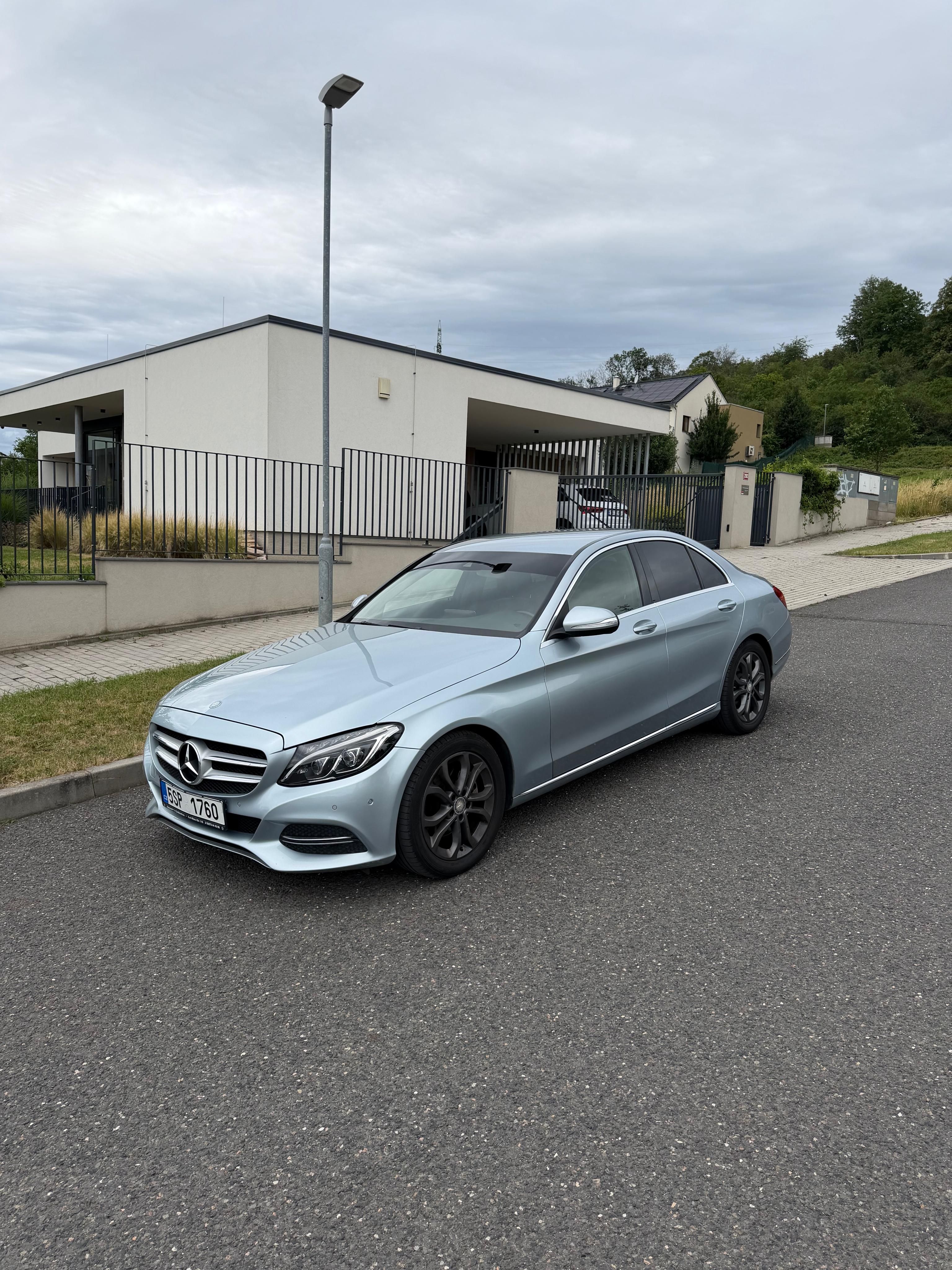 Mercedes-Benz Třídy C, 220d 125kw BlueTec, Automat - fotka 2