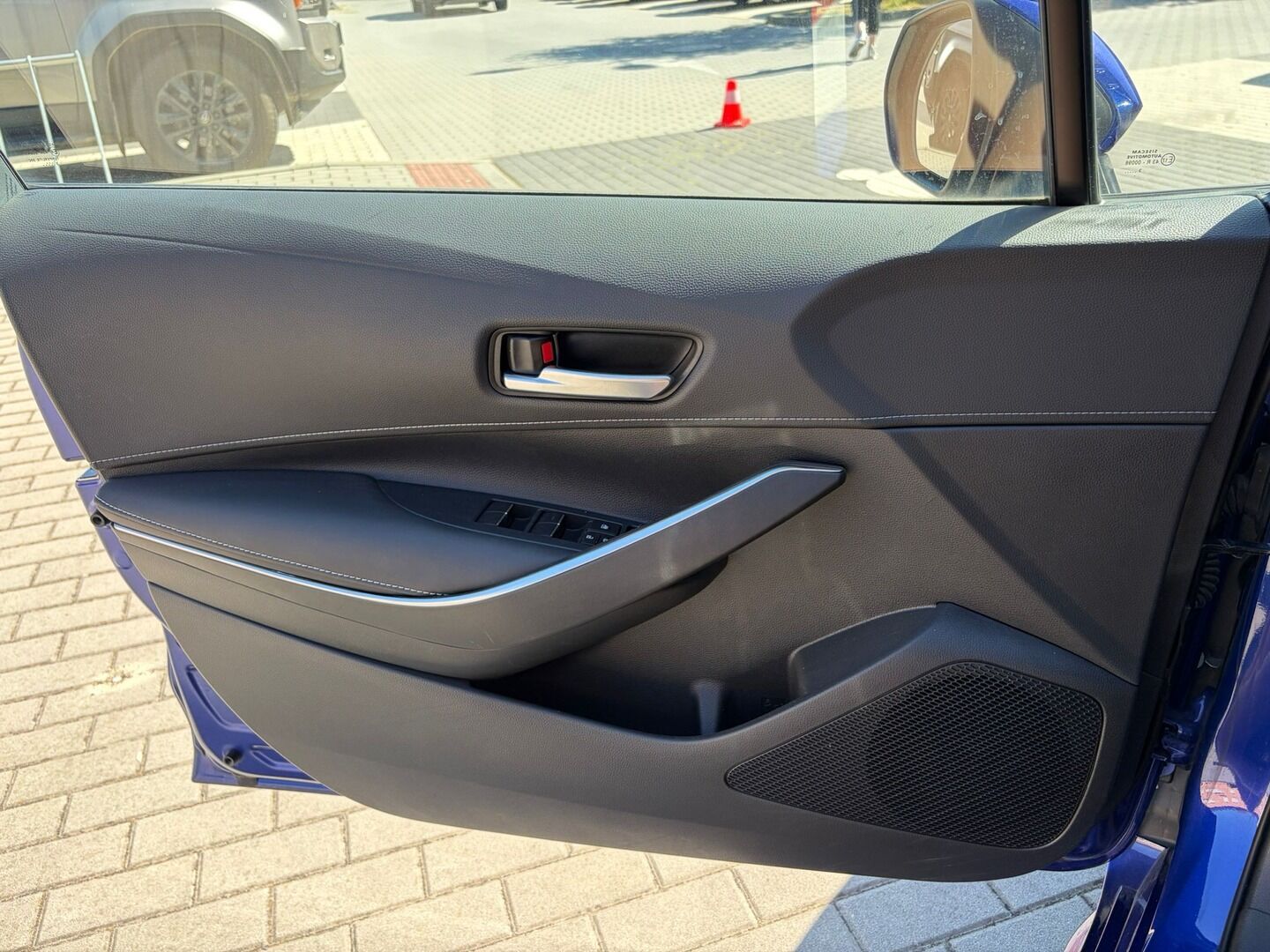 Toyota Corolla, 1.8 Hybrid Style - fotka 5