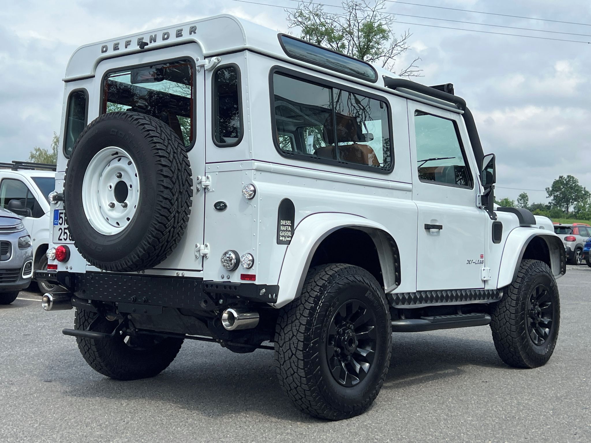 Land Rover Defender, 2.2 TD4 90 kW 2. majitel DPH - fotka 4