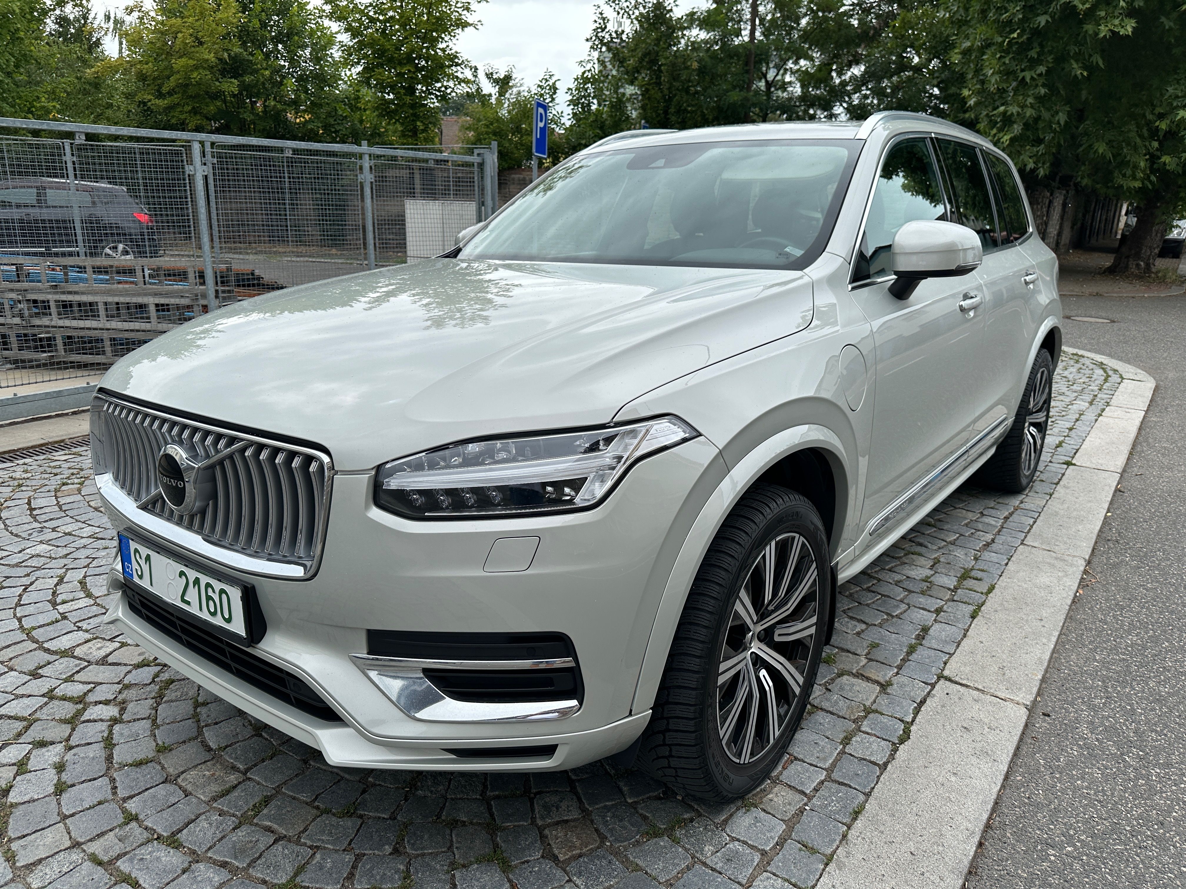 Volvo XC90, T8 plug-in hybrid Recharge