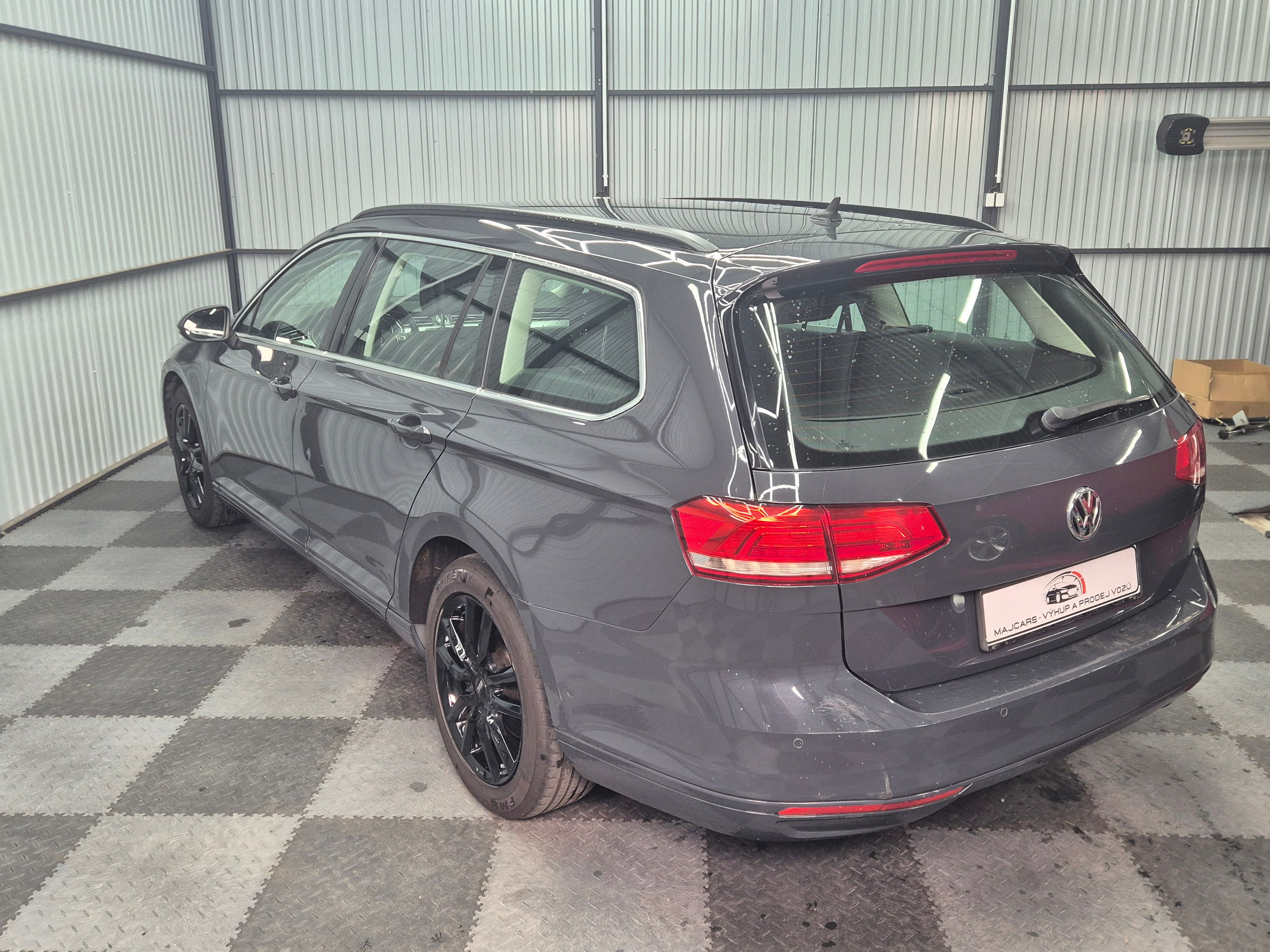 Volkswagen Passat, 2.0 TDI 110KW - fotka 6