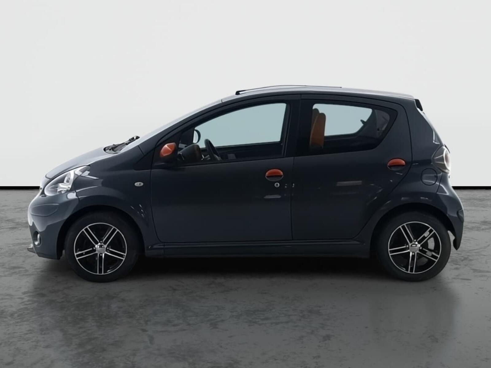 Toyota Aygo, 1.0 VVT-i, po STK, rezervace - fotka 3
