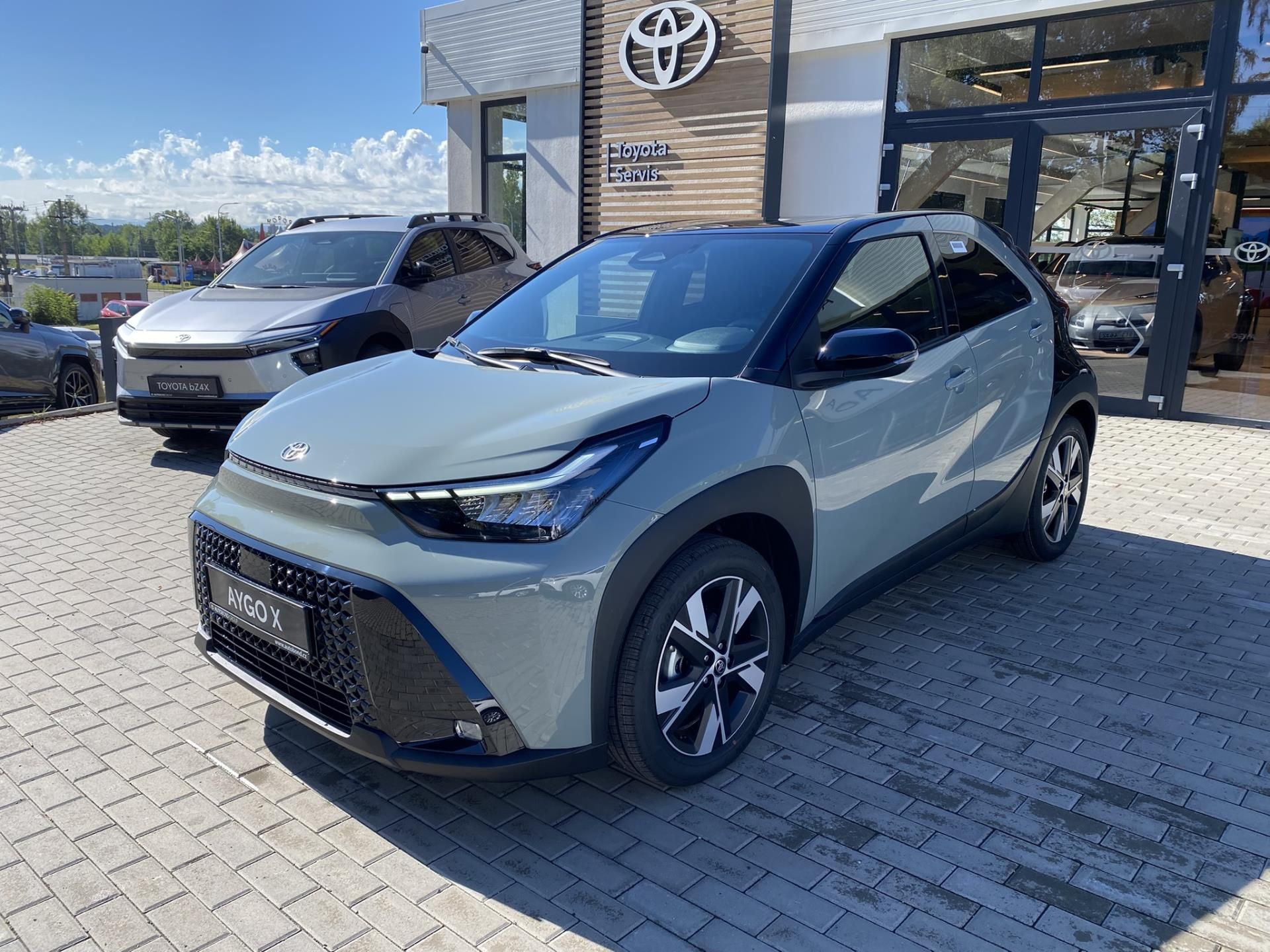Toyota Aygo, 1.5 HEV STYLE - fotka 2