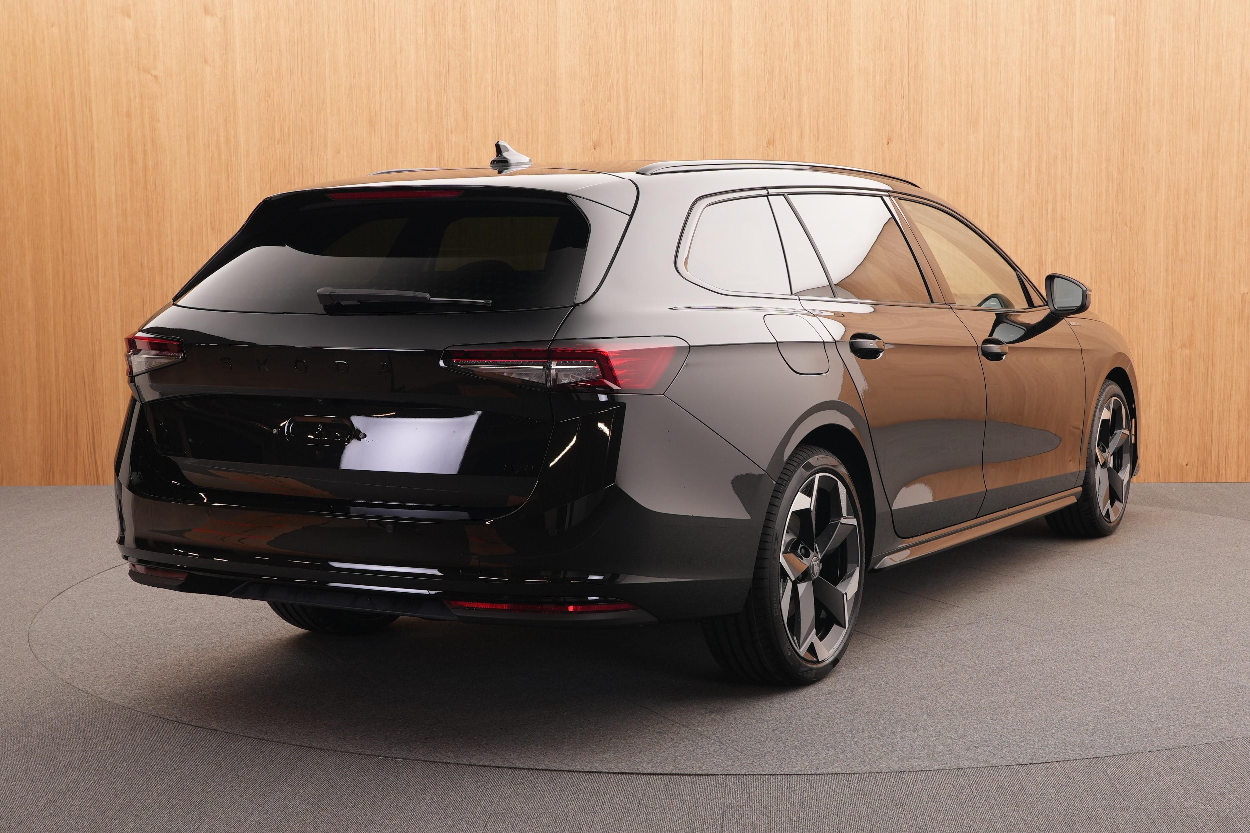 Škoda Superb, Sportline 2.0 TDI 4x4 DSG - fotka 4