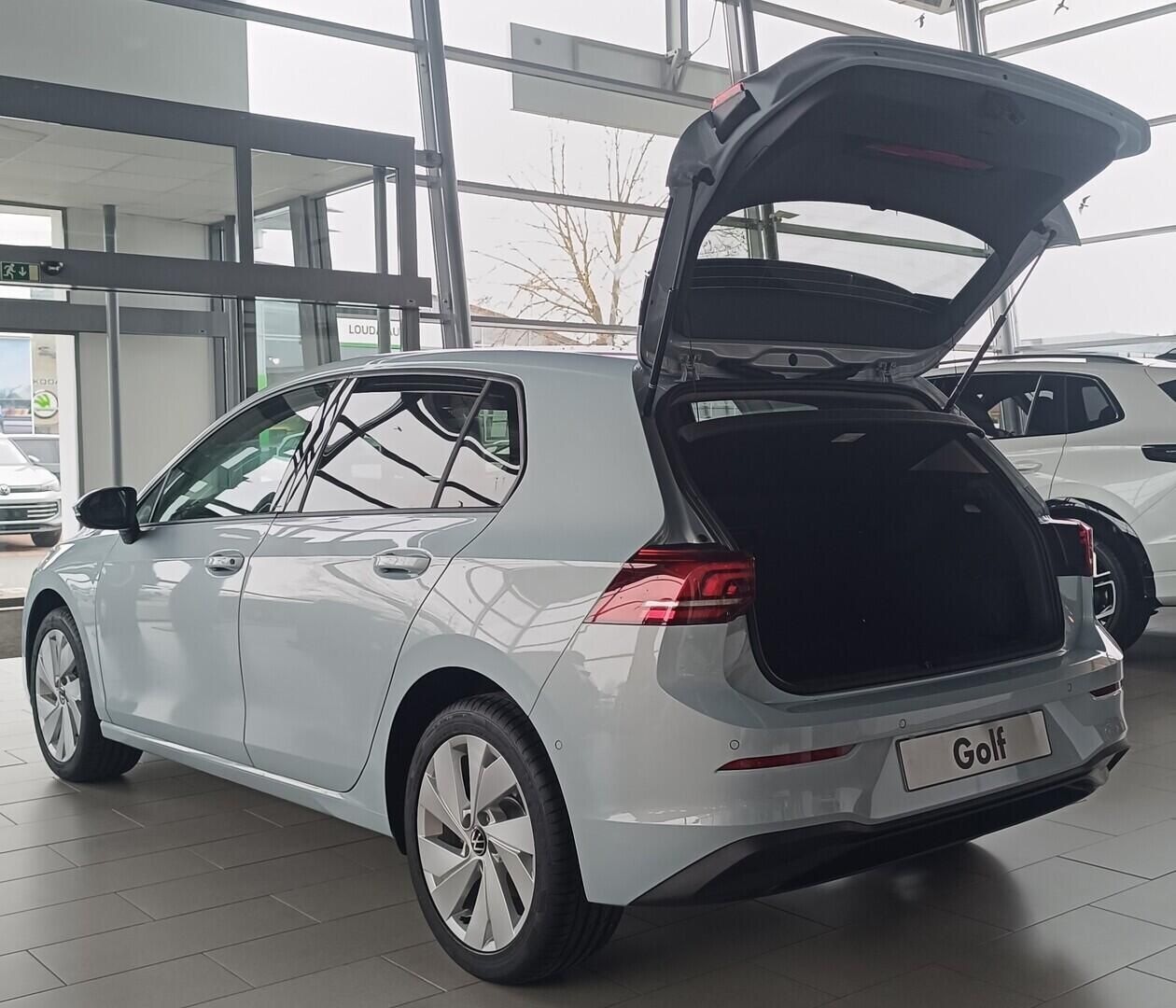 Volkswagen Golf, People 1,5 eTSI 110 kW - fotka 4