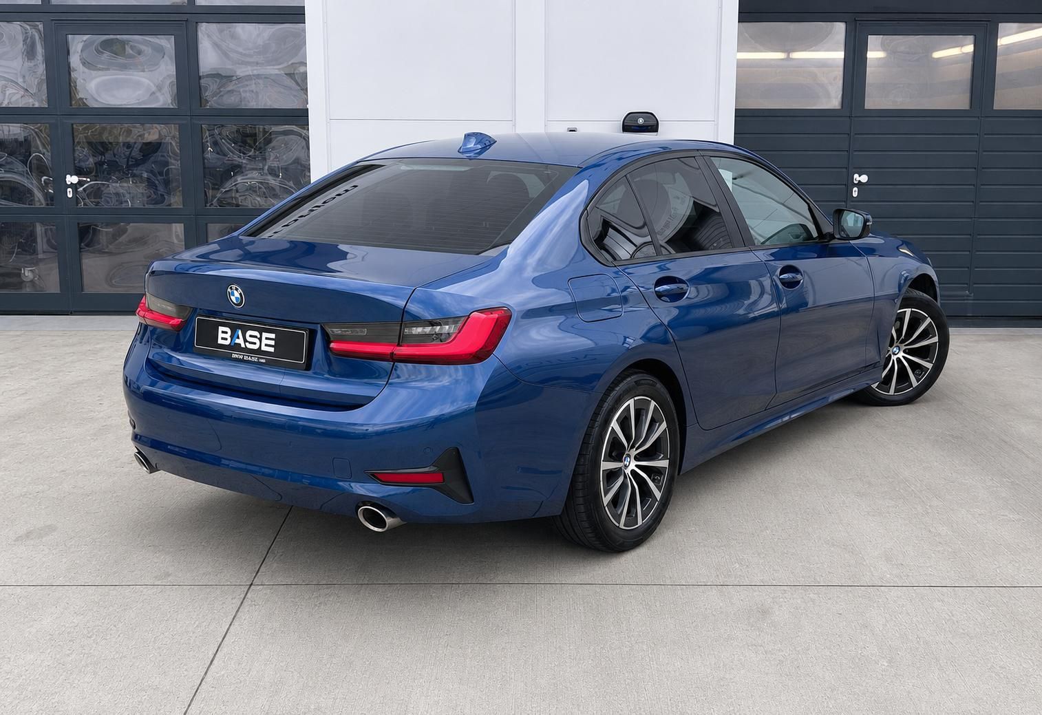 BMW Řada 3, 318i A/T Model Advantage - fotka 4