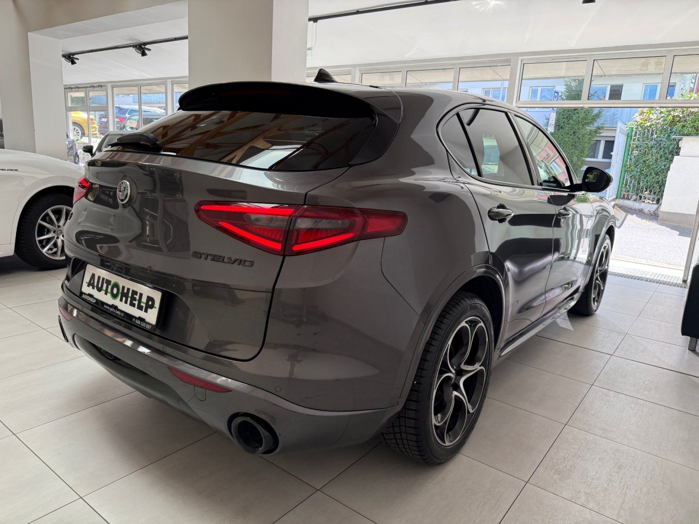 Alfa Romeo Stelvio, 2.2 210 HP Veloce 8AT Q4 - fotka 4