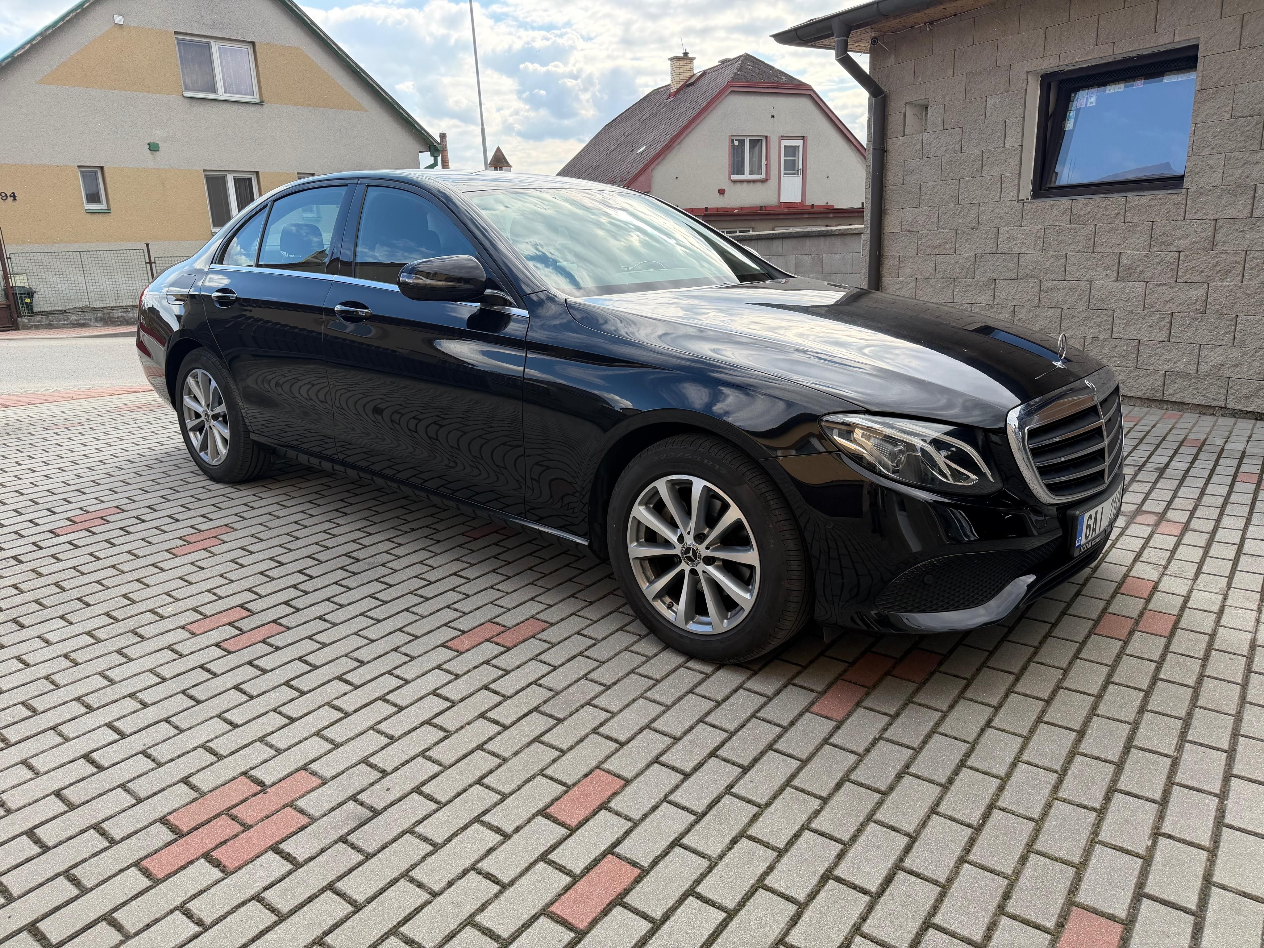 Mercedes-Benz Třídy E, Mercedes Benz E 220d 2017 - fotka 2
