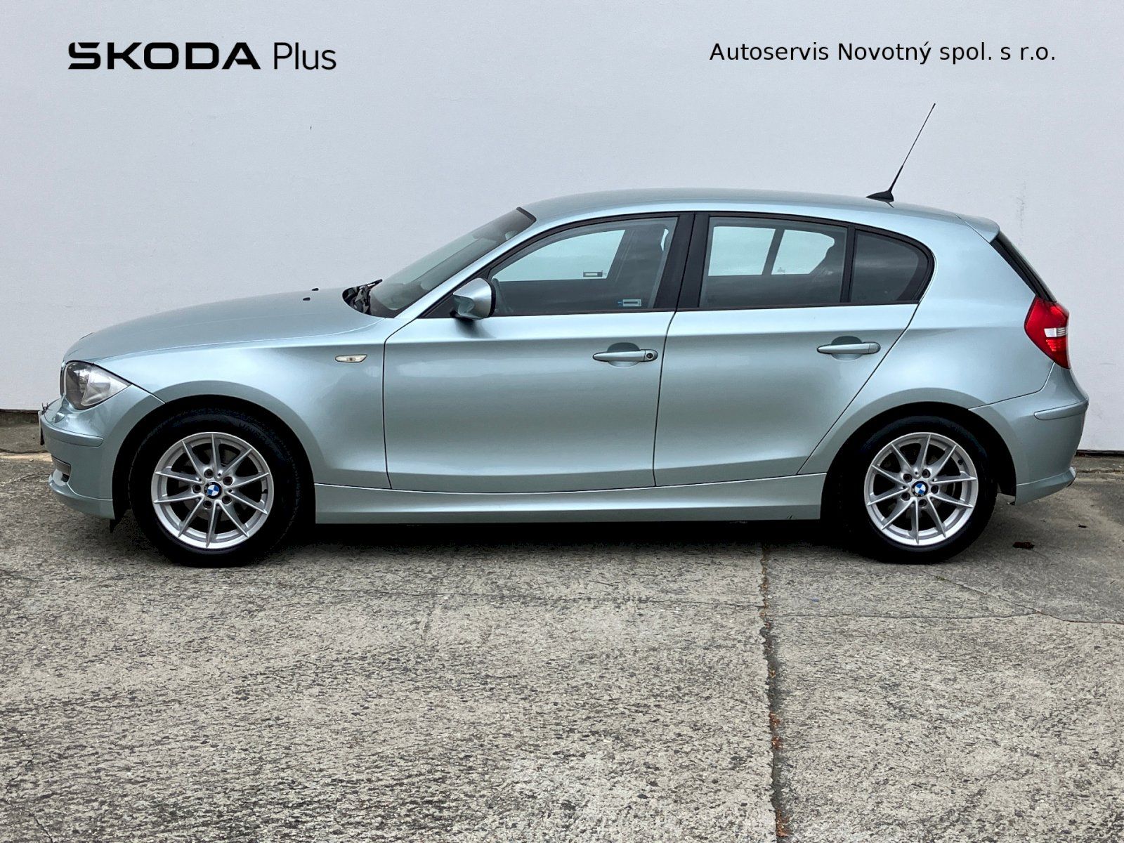 BMW Řada 1, 2.0 / 90 kW / 116i kombi - fotka 3
