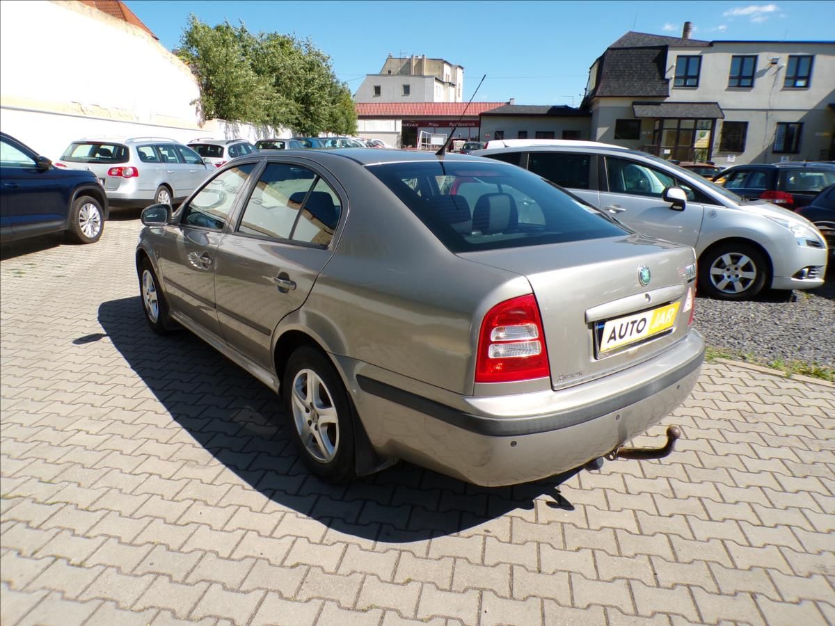 Škoda Octavia, 1,6 MPI  TOUR,TAŽNÉ ZAŘÍZENÍ - fotka 4