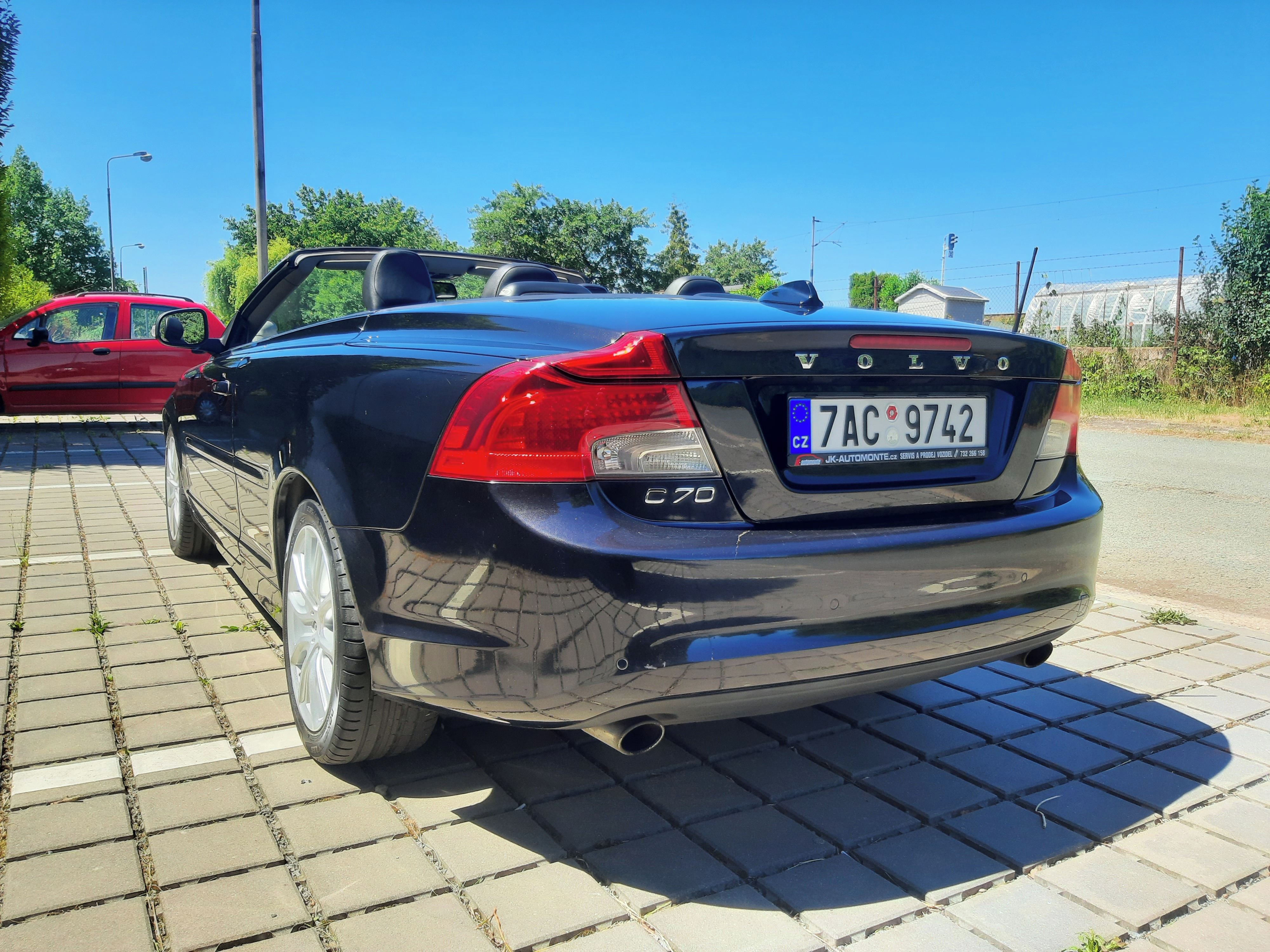 Volvo C70, 2.0D 110kW 5ti válec - fotka 3