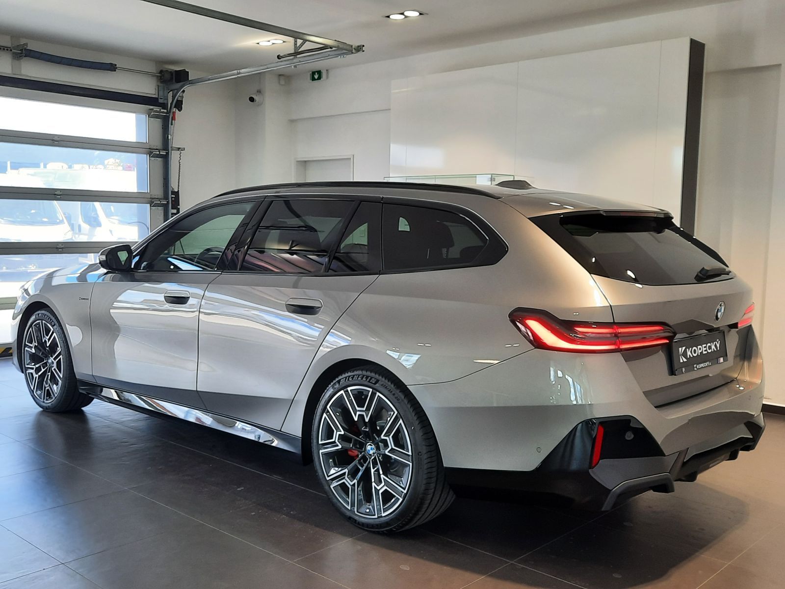 BMW Řada 5, 540d xDrive Touring M Sport - fotka 4