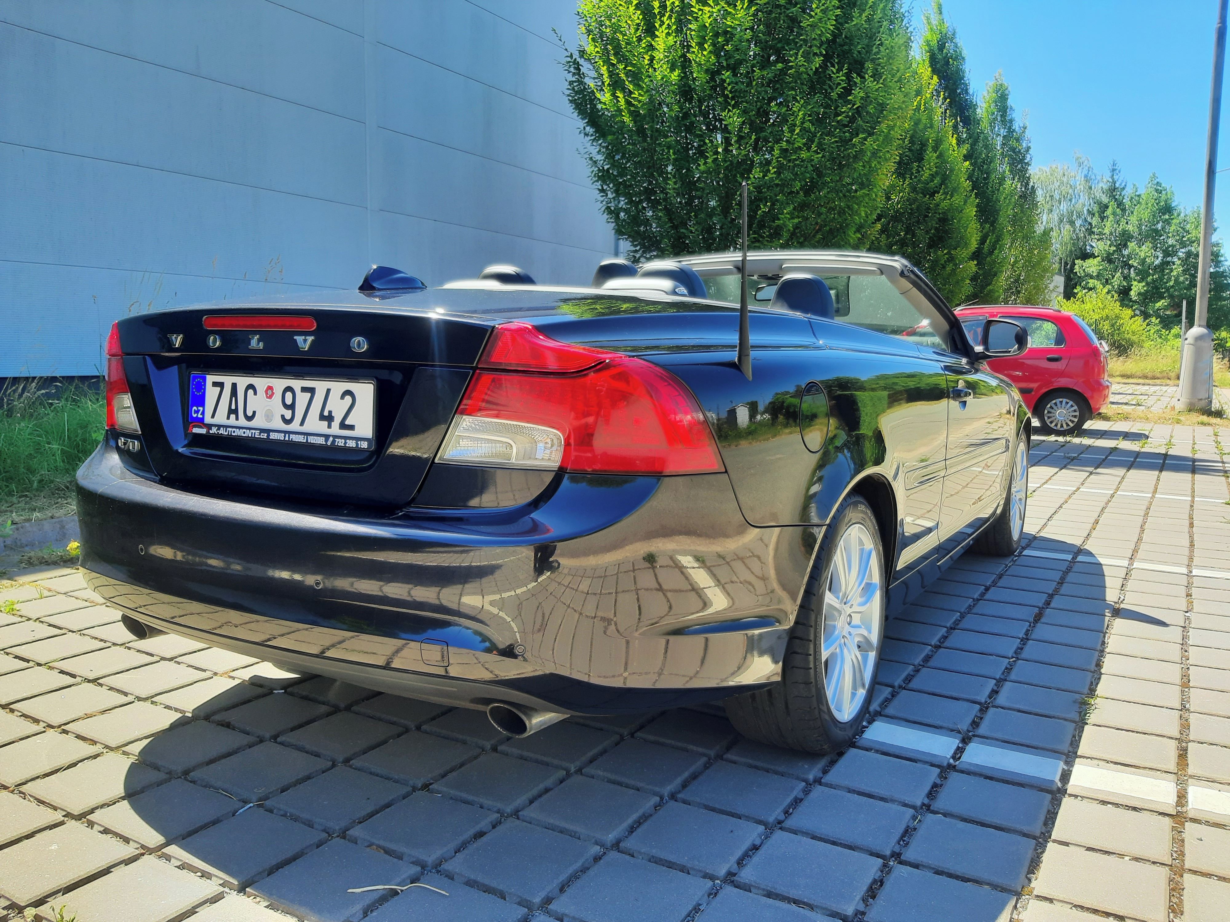 Volvo C70, 2.0D 110kW 5ti válec - fotka 4
