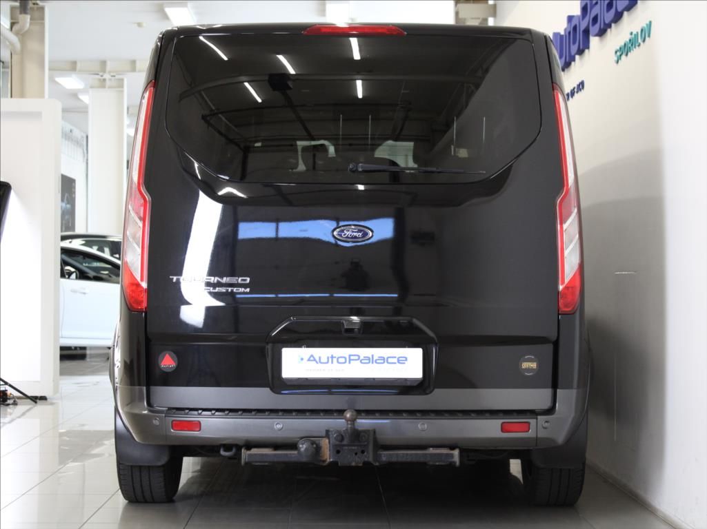 Ford Tourneo Custom, 2,0 EB 125kW AT Active 1.maj. - fotka 4