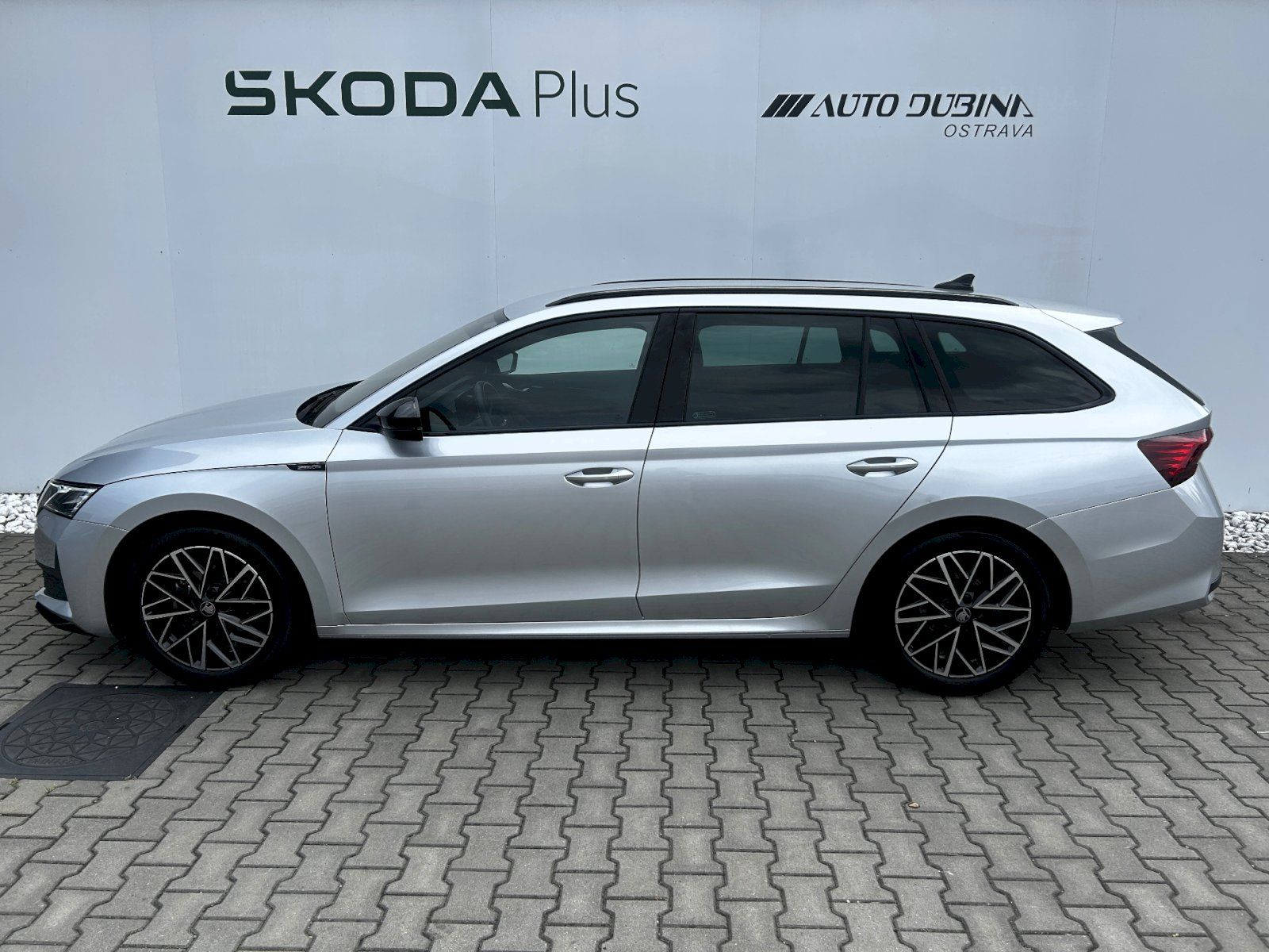 Škoda Octavia, Combi 2.0 TDI 110kW DSG Sportl - fotka 3