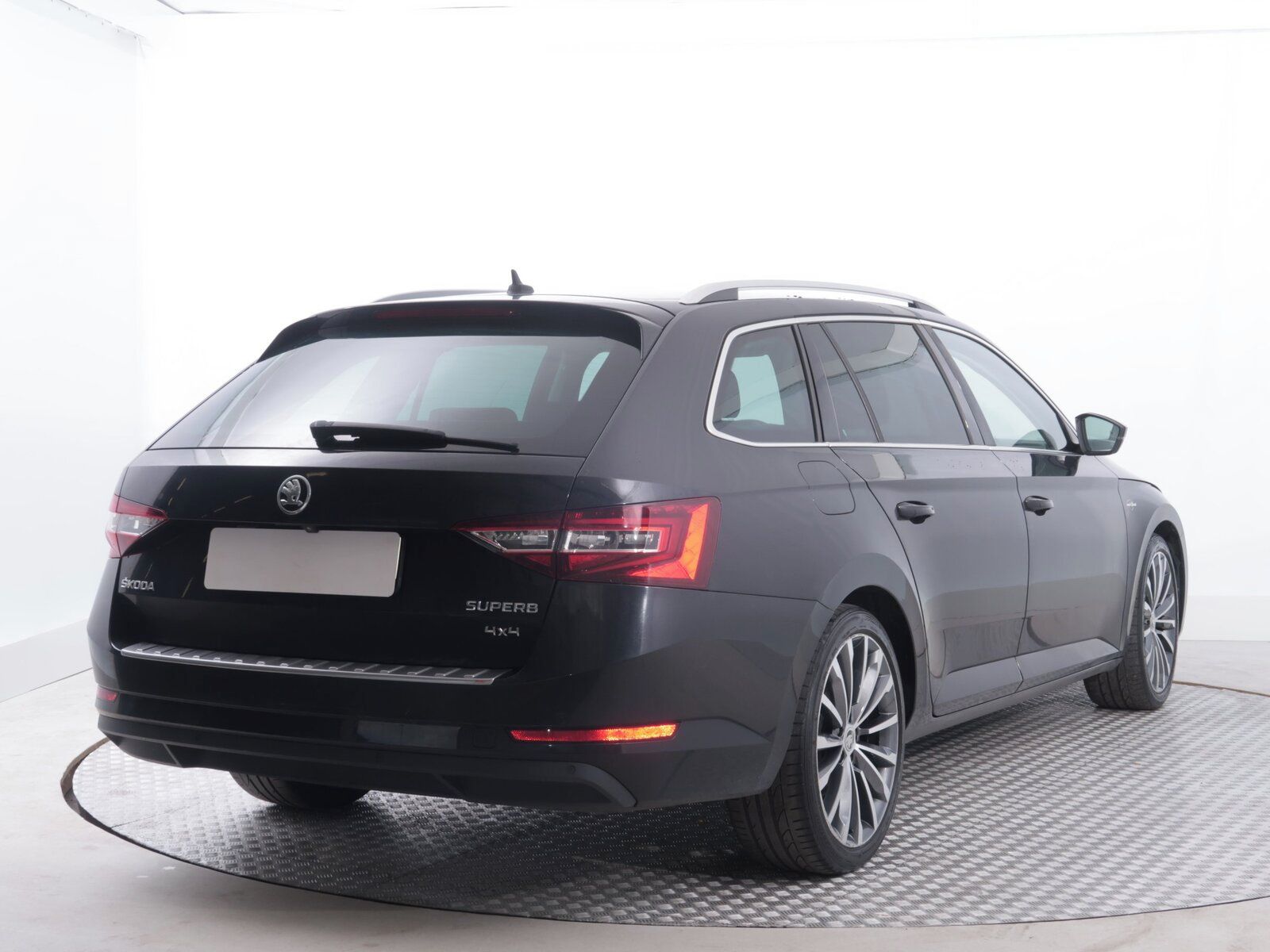 Škoda Superb, 2.0 TDI 4x4, Laurin&Klement - fotka 5