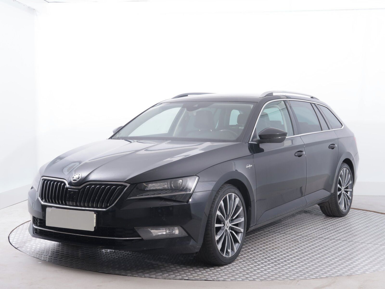 Škoda Superb, 2.0 TDI 4x4, Laurin&Klement - fotka 2