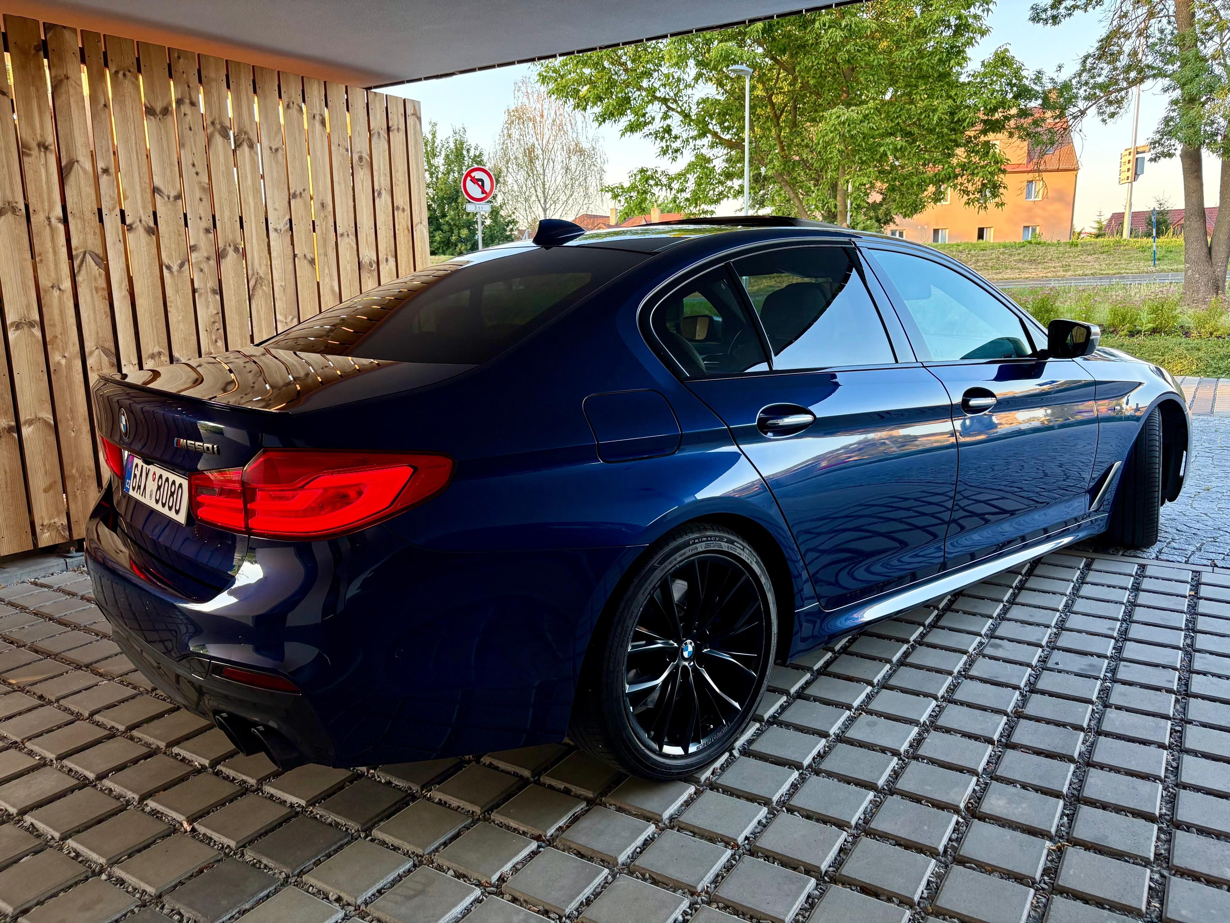BMW Řada 5, M550i G30, ČR, M Sport, H & K - fotka 2