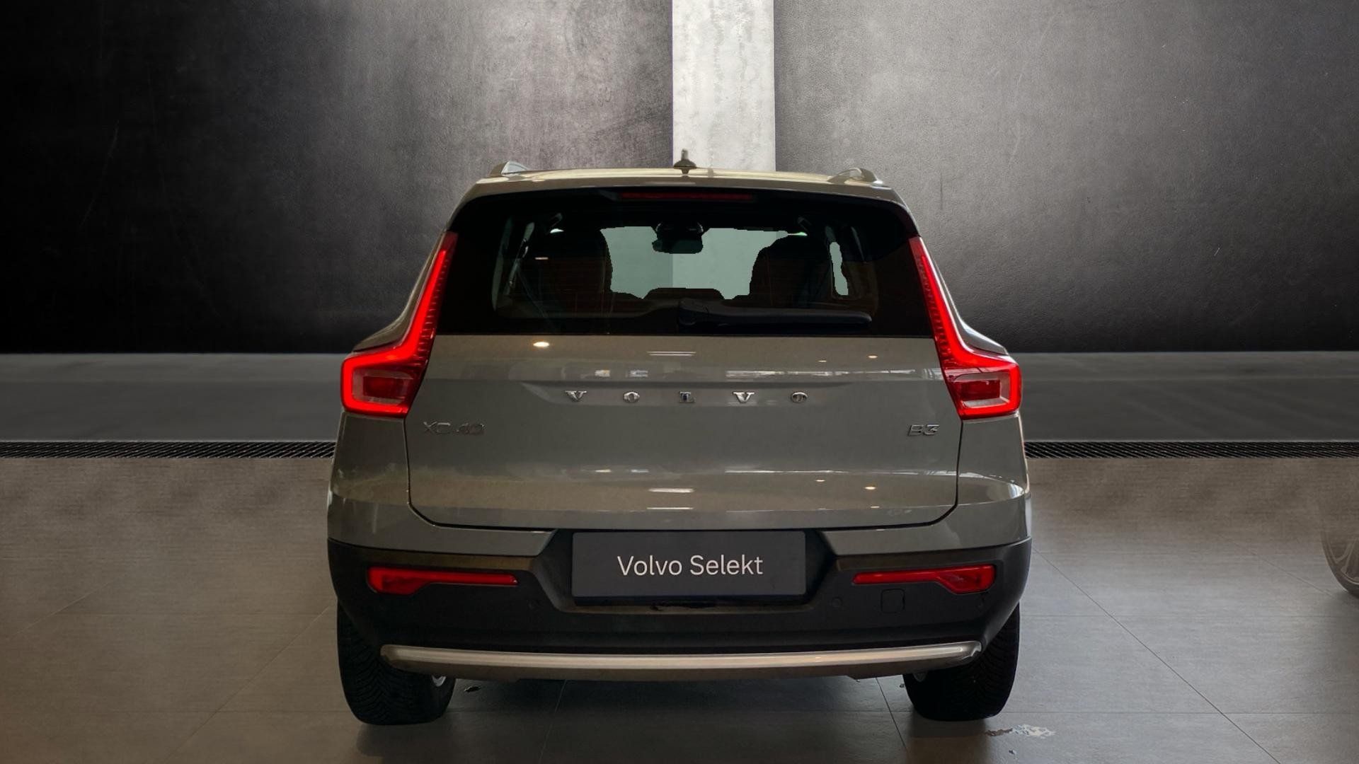 Volvo XC40, CORE, B3 FWD, 120+10 kW / 163+ - fotka 3