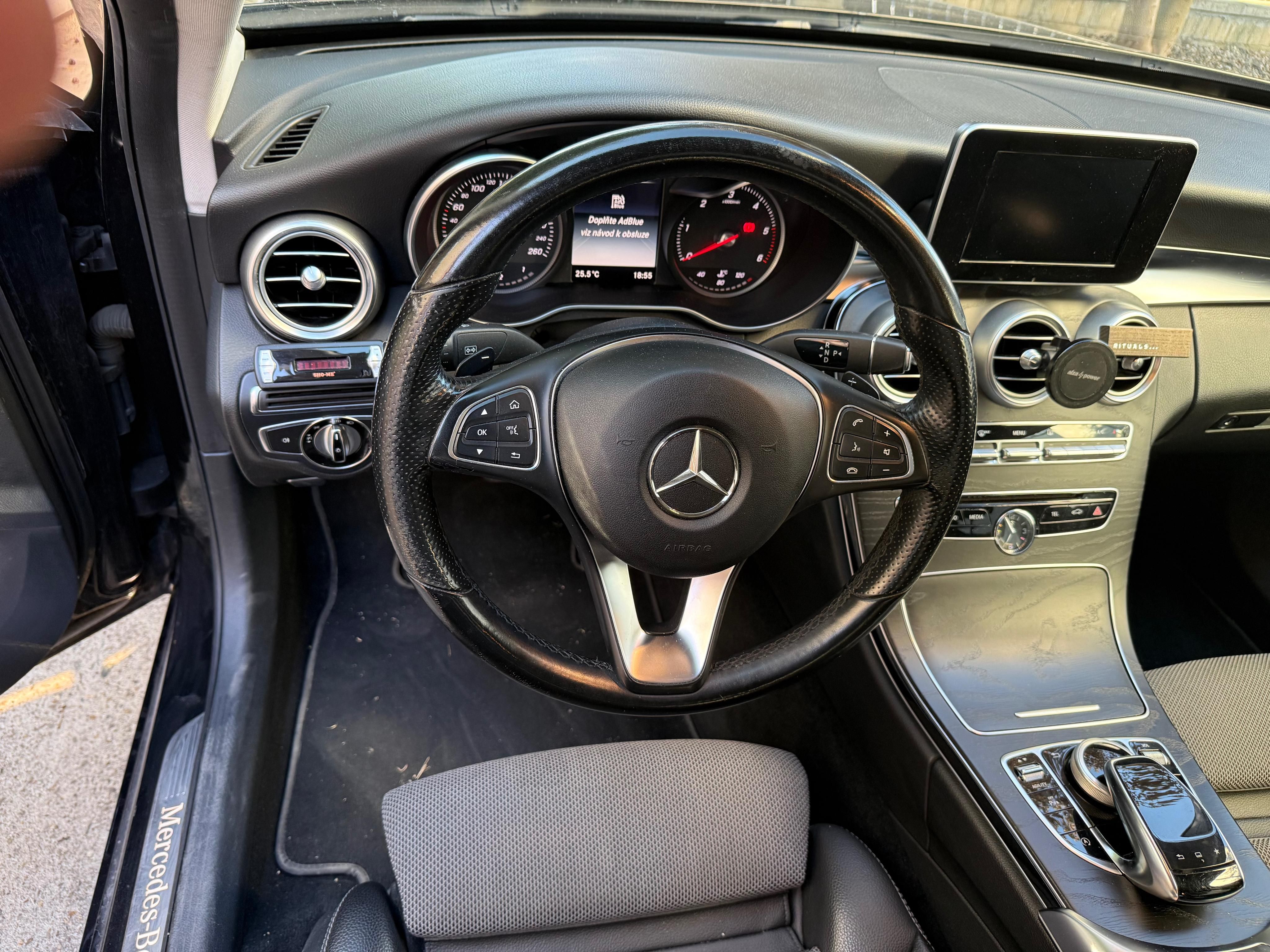 Mercedes-Benz Třídy C, 250d bluetec 4matic AMG line - fotka 4