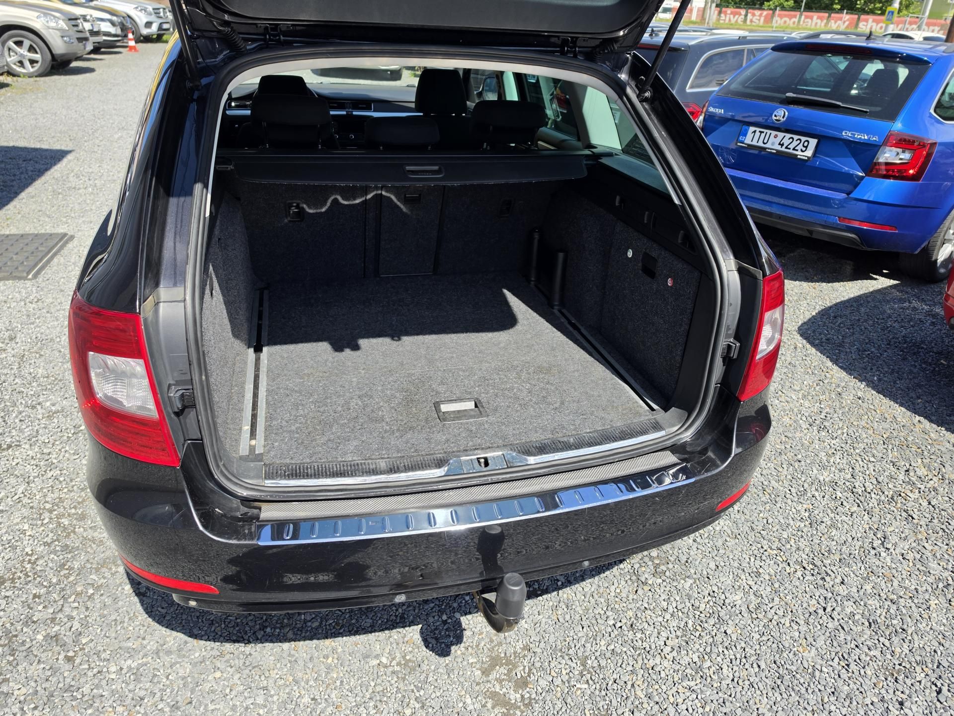 Škoda Superb, 2.0 TDi DSG TZ Xenon - fotka 5